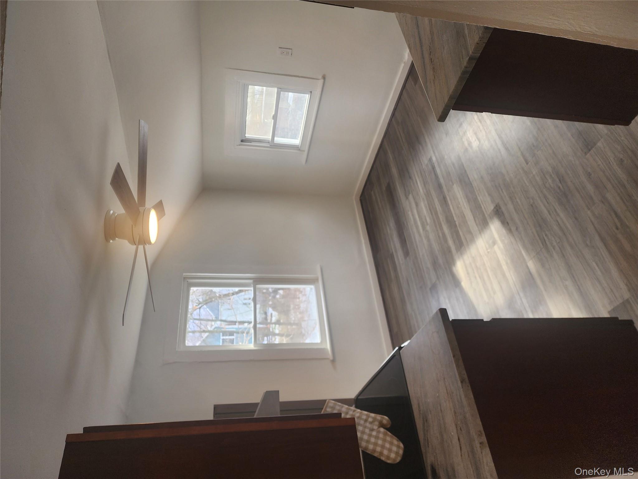 #8 photo, 20 S Elm Street, 뉴욕주 Beacon , NY 12508