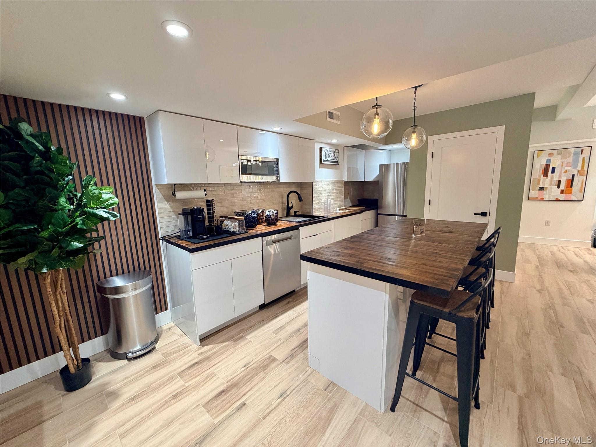 #17 photo, 210 Pelham Road, New Rochelle , NY 10805