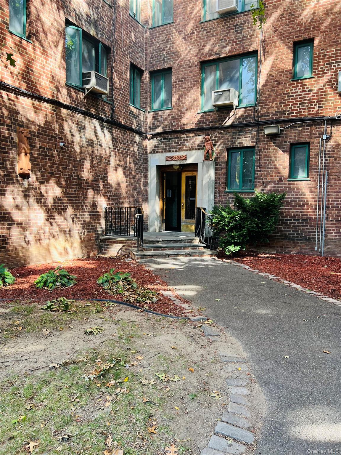 #2 photo, 1504 Metropolitan Avenue, Bronx , NY 10462