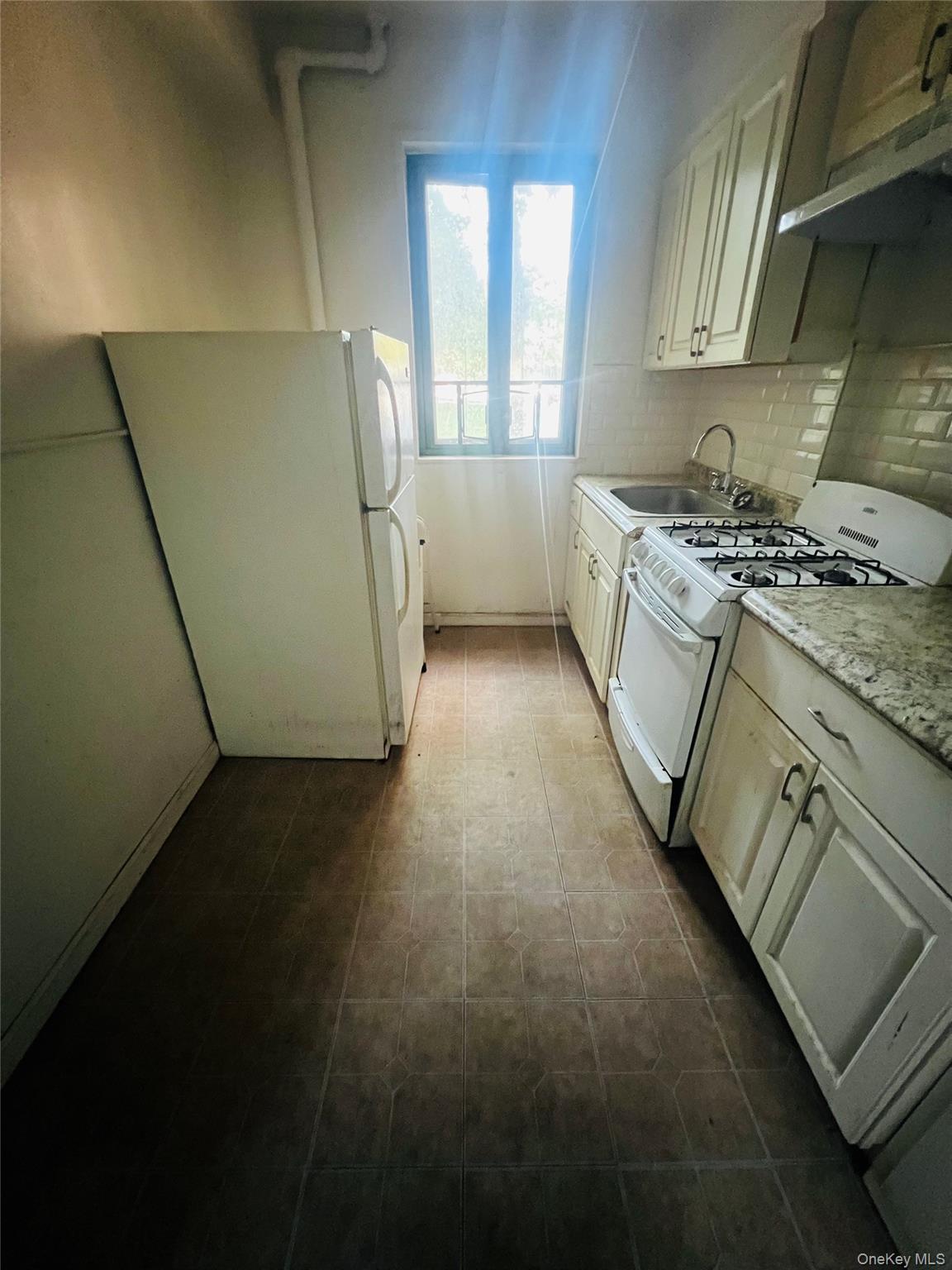 #3 photo, 1504 Metropolitan Avenue, Bronx , NY 10462