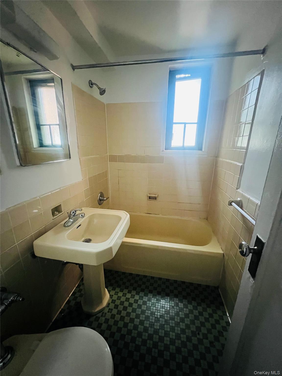 #7 photo, 1504 Metropolitan Avenue, Bronx , NY 10462