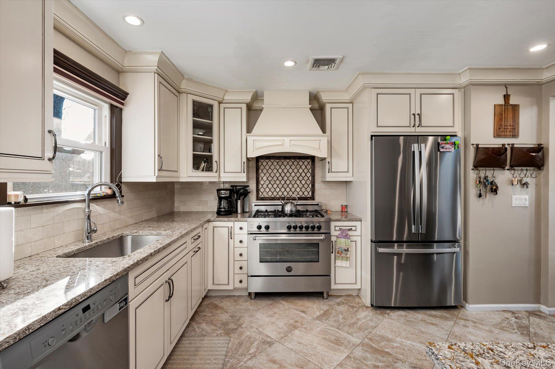 #8 photo, 68 Valentine Avenue, সাফোক কাউন্টি Huntington , NY 11743