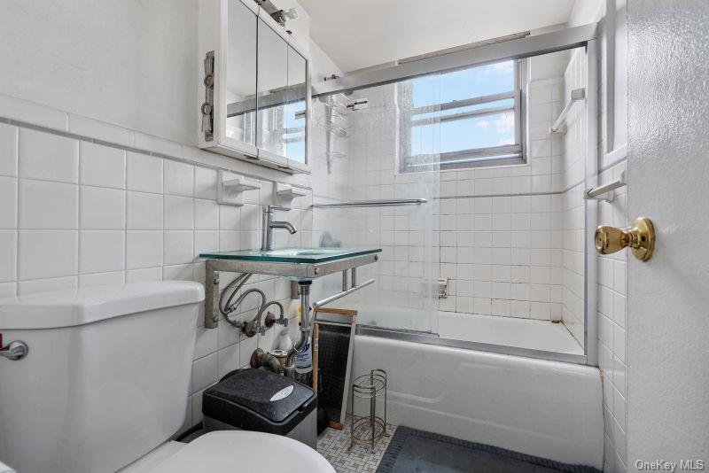 #13 photo, 61-25 97 Street, কুইন্‌স Rego Park , NY 11374