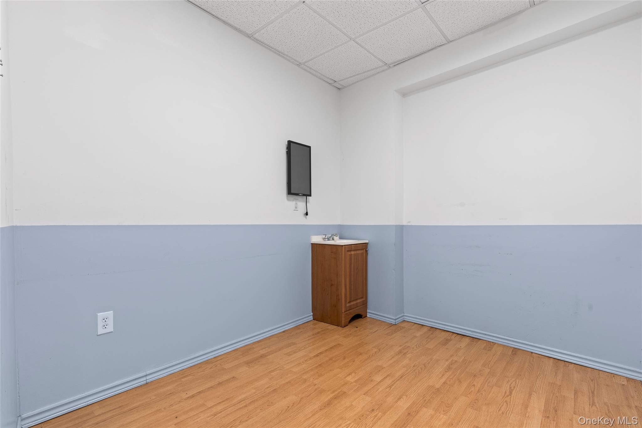 #10 photo, 12115 Jamaica Avenue, Richmond Hill , NY 11418