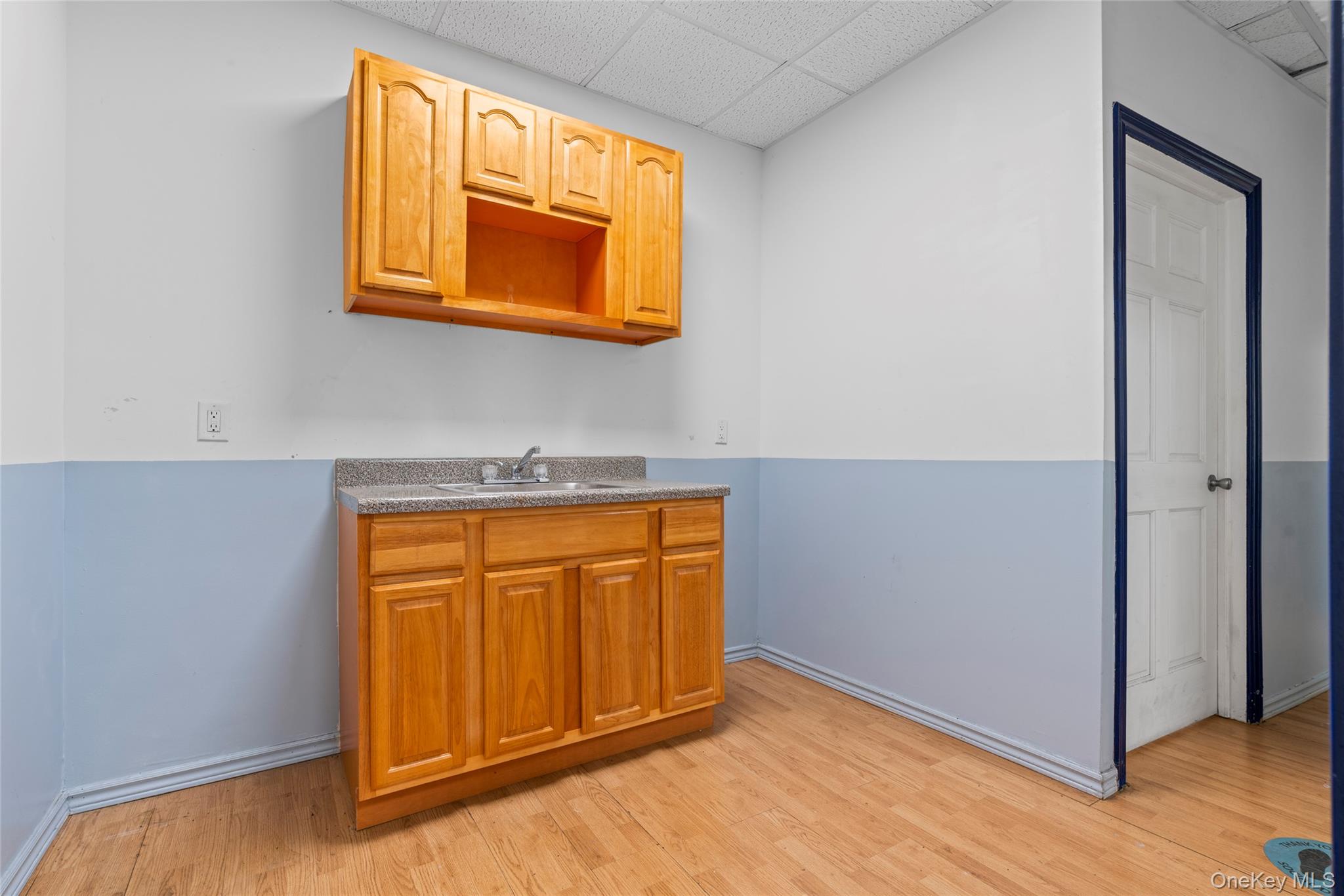 #6 photo, 12115 Jamaica Avenue, Richmond Hill , NY 11418