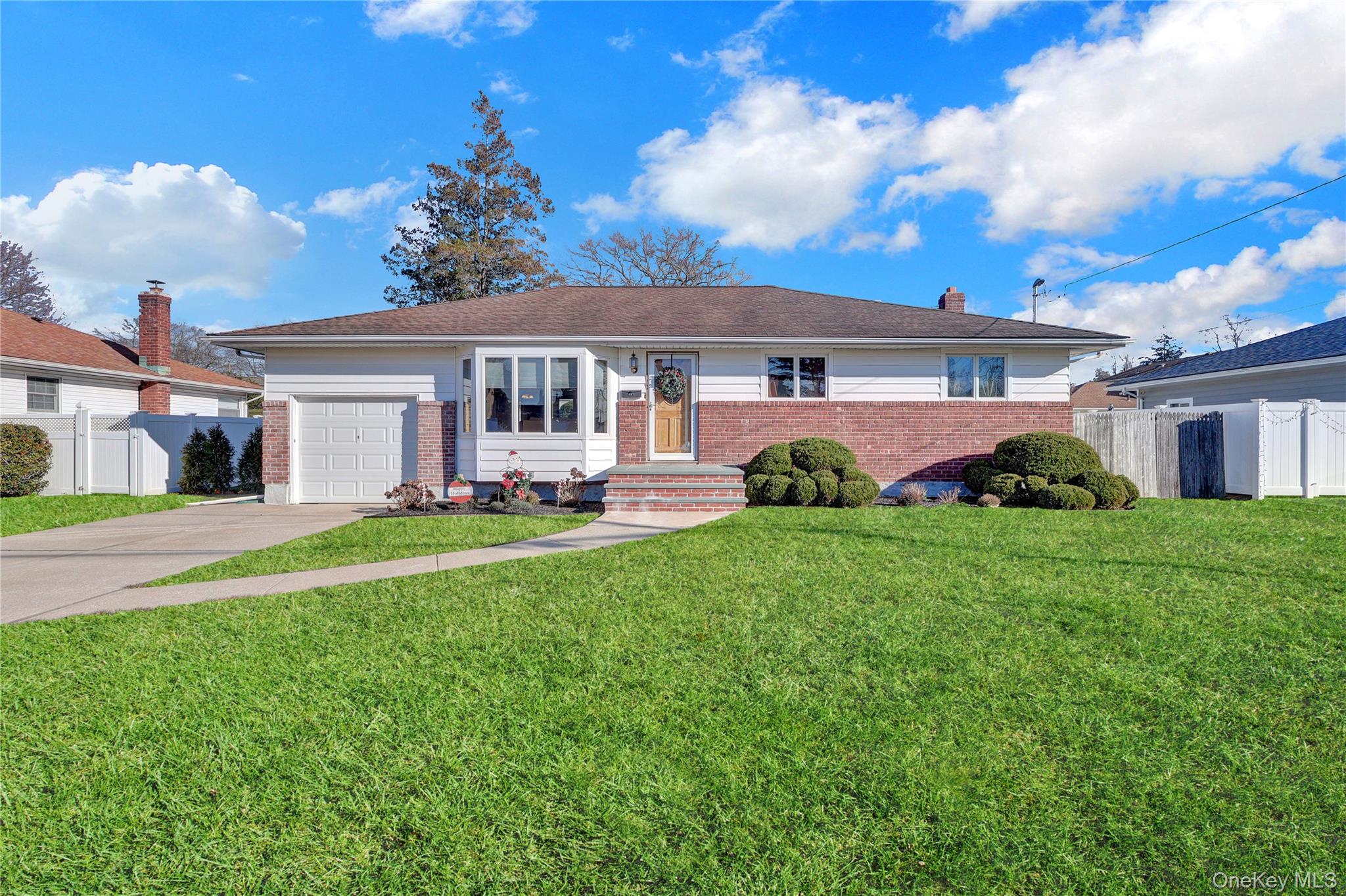 #2 photo, 607 Saint George Avenue, North Babylon , NY 11703