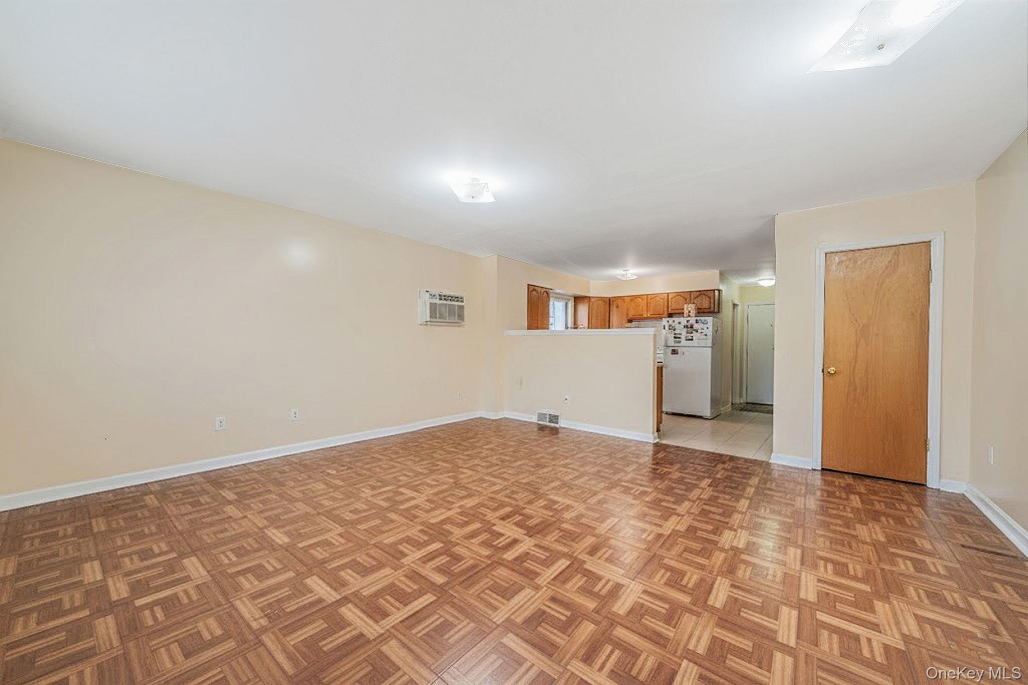 #2 photo, 16740 145th Drive, Куинс ‖ Jamaica , NY 11434