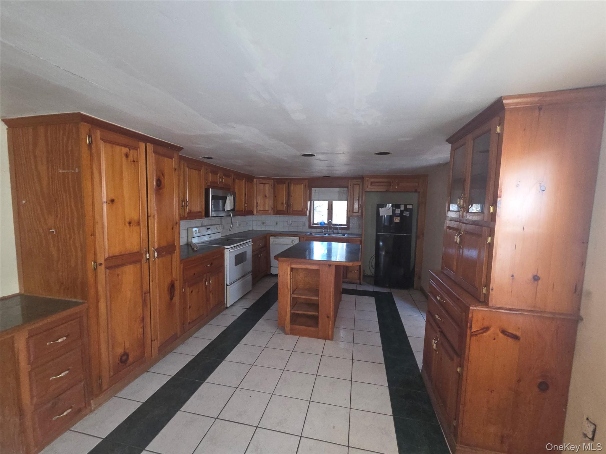 #4 photo, 30 Matthews Drive, Speonk , NY 11972