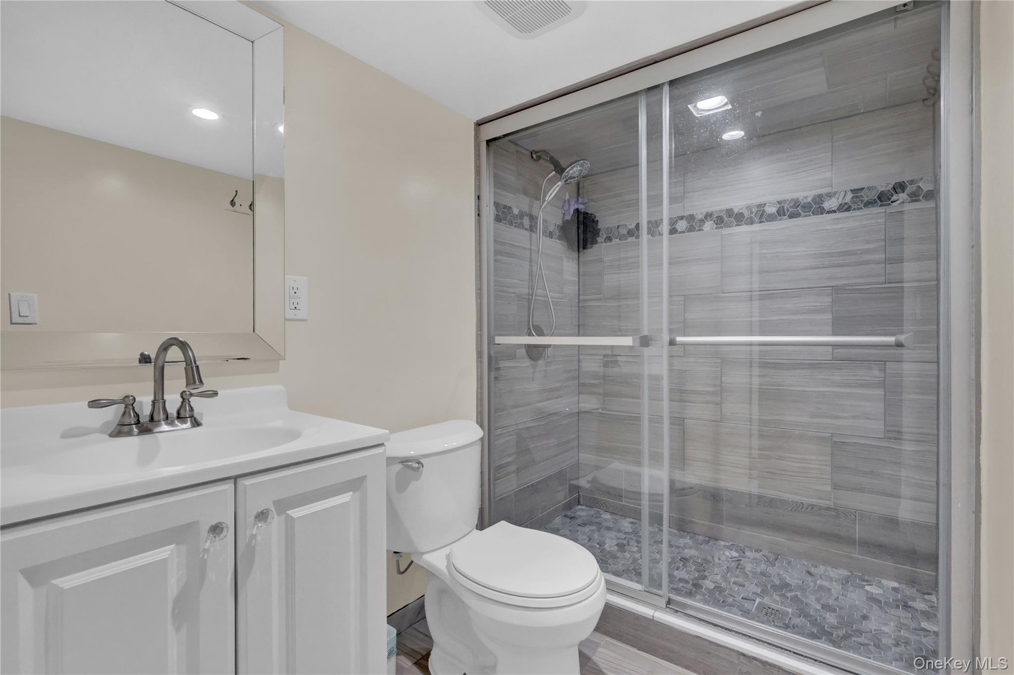 #17 photo, 48 Saint Marks Avenue, Freeport , NY 11520