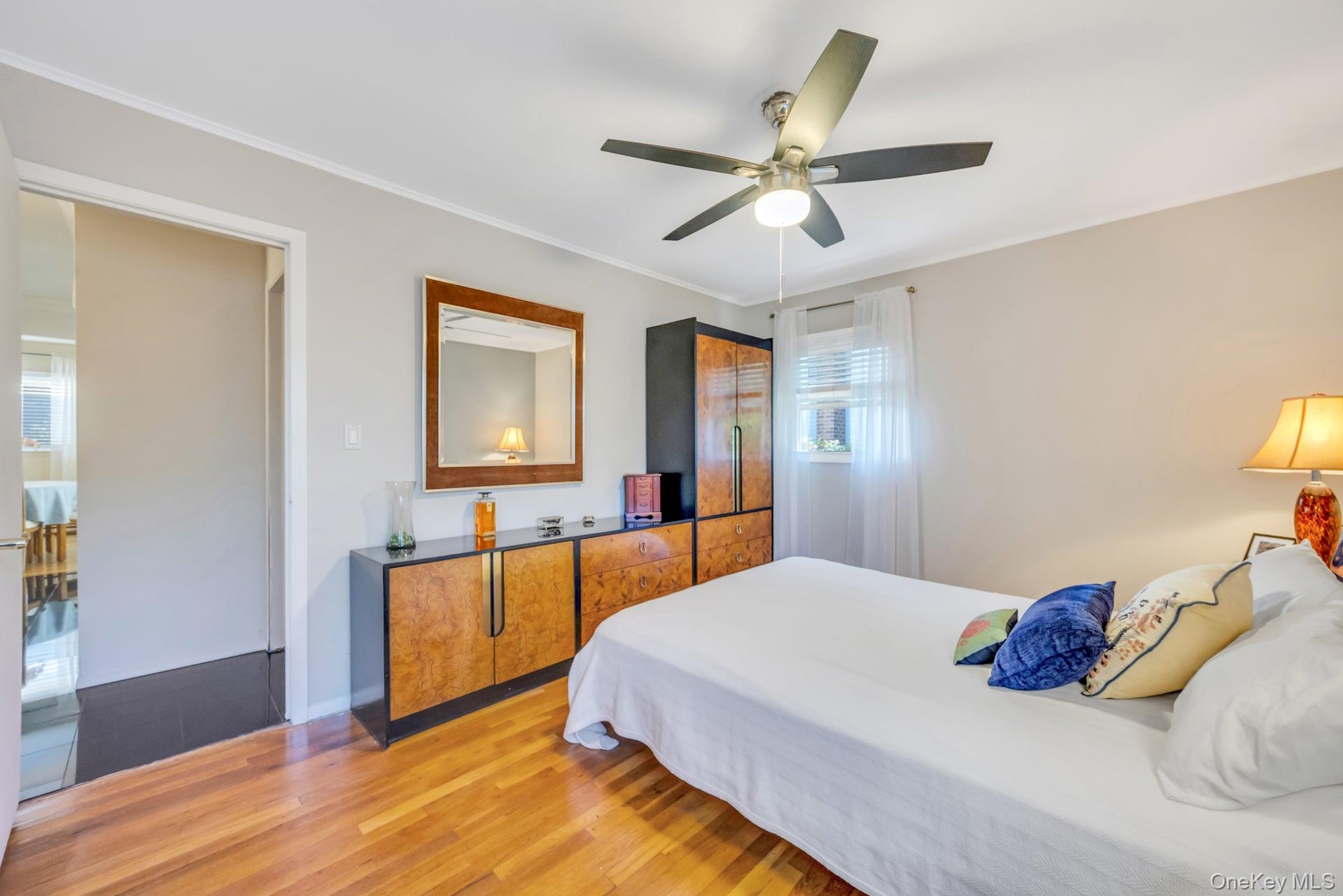 #11 photo, 10 Layton Avenue, Hicksville , NY 11801