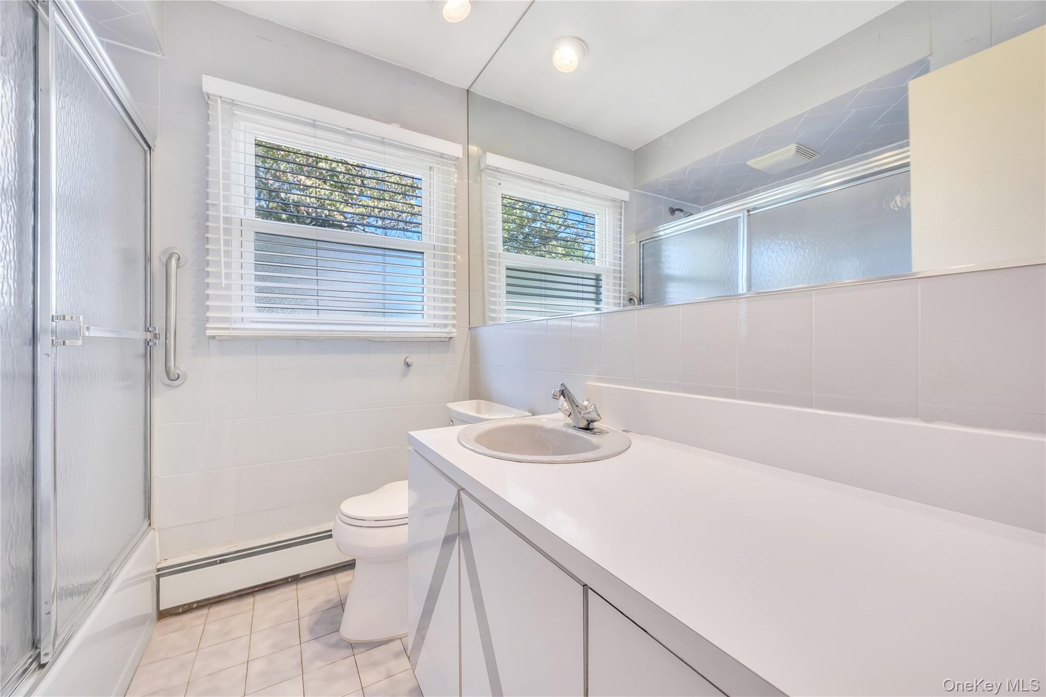 #12 photo, 10 Layton Avenue, Hicksville , NY 11801