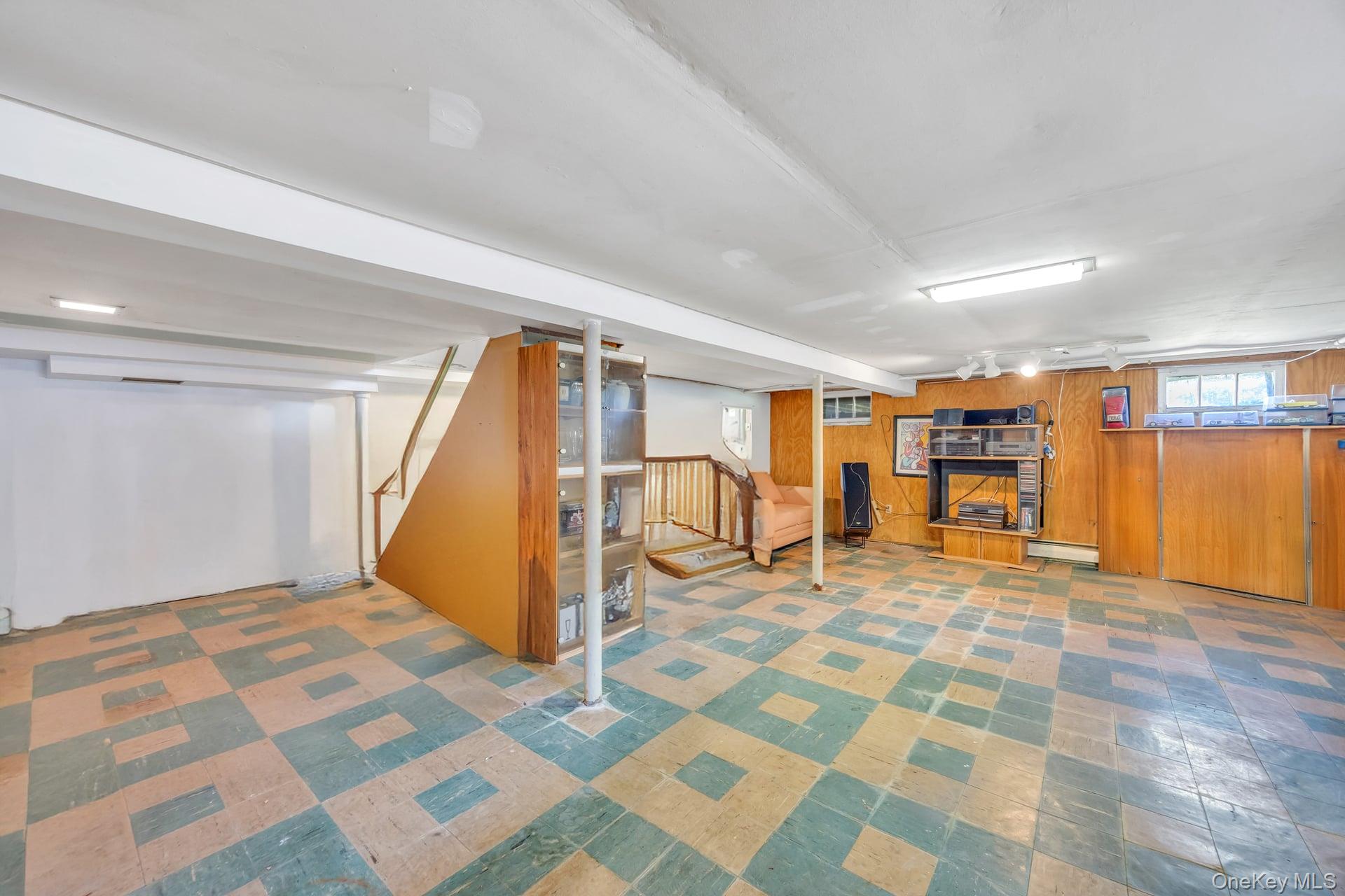 #16 photo, 10 Layton Avenue, Hicksville , NY 11801