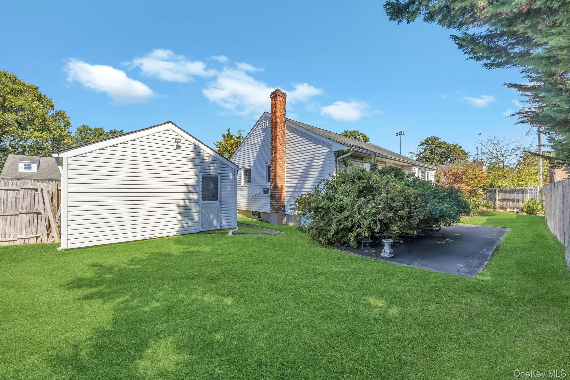 #17 photo, 10 Layton Avenue, Hicksville , NY 11801