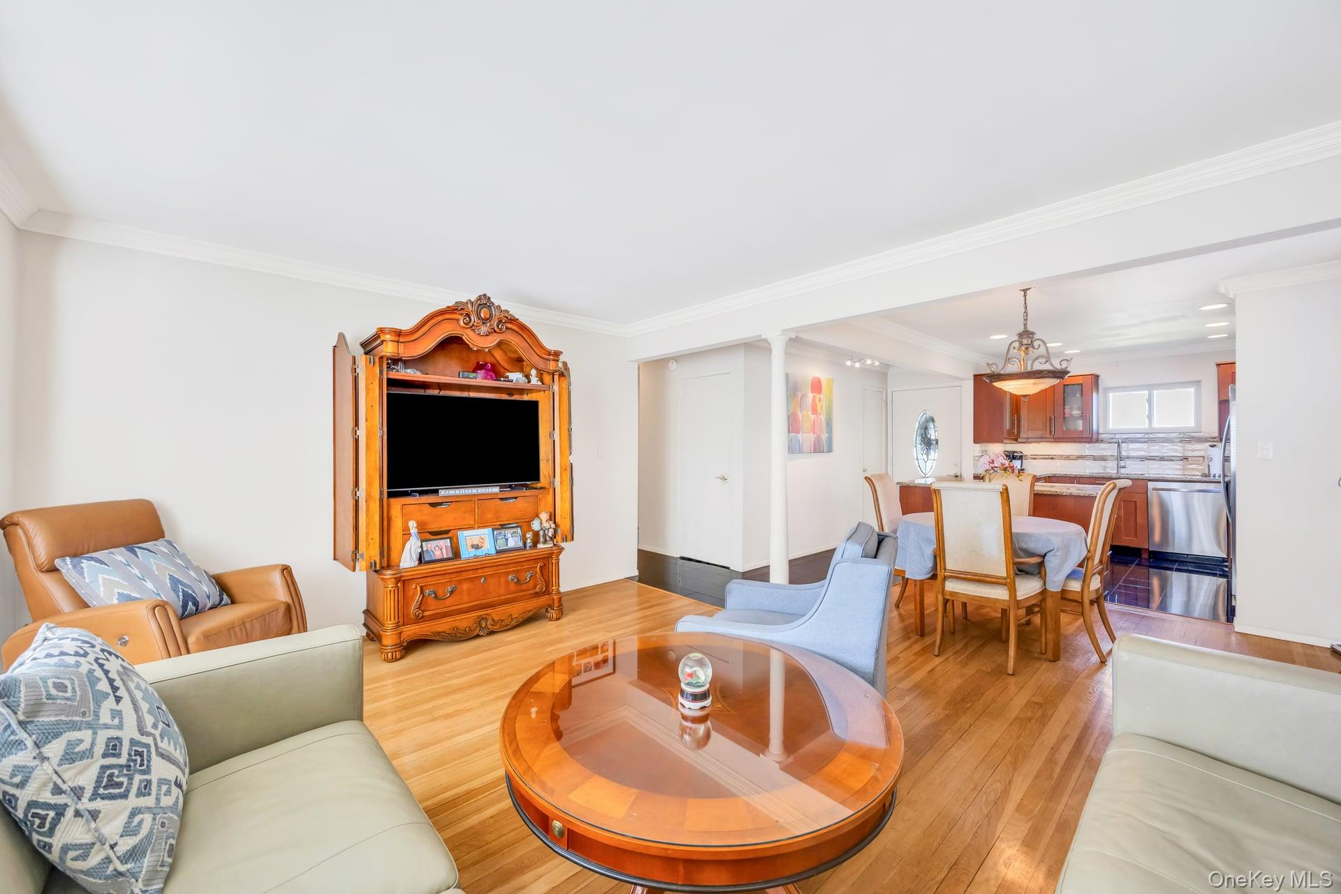 #2 photo, 10 Layton Avenue, Hicksville , NY 11801