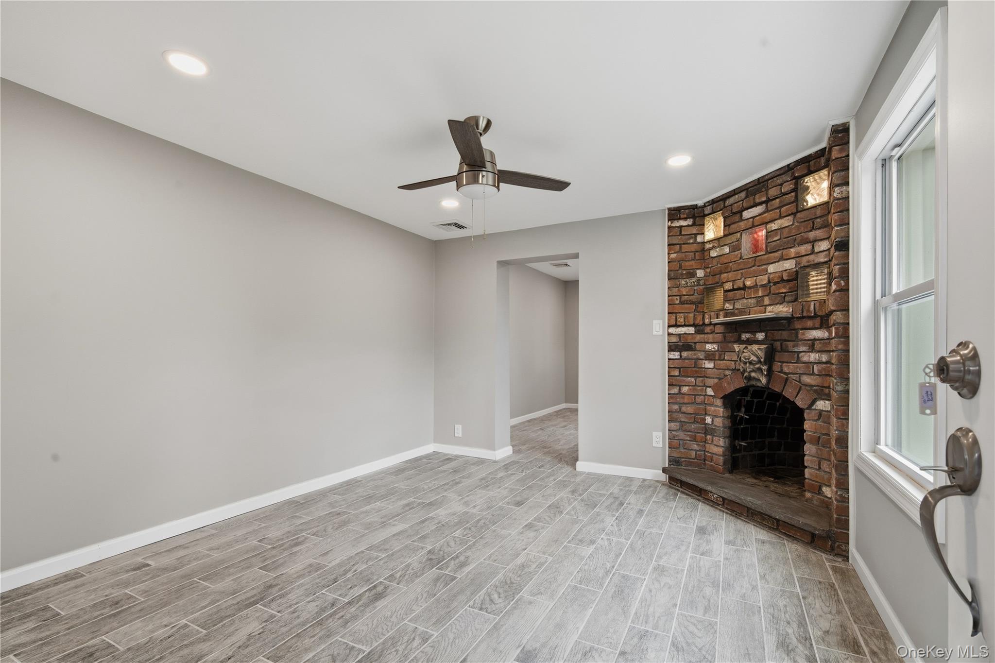 #1 photo, 700 Hallock Avenue, מחוז סאפוק Port Jefferson Station , NY 11776