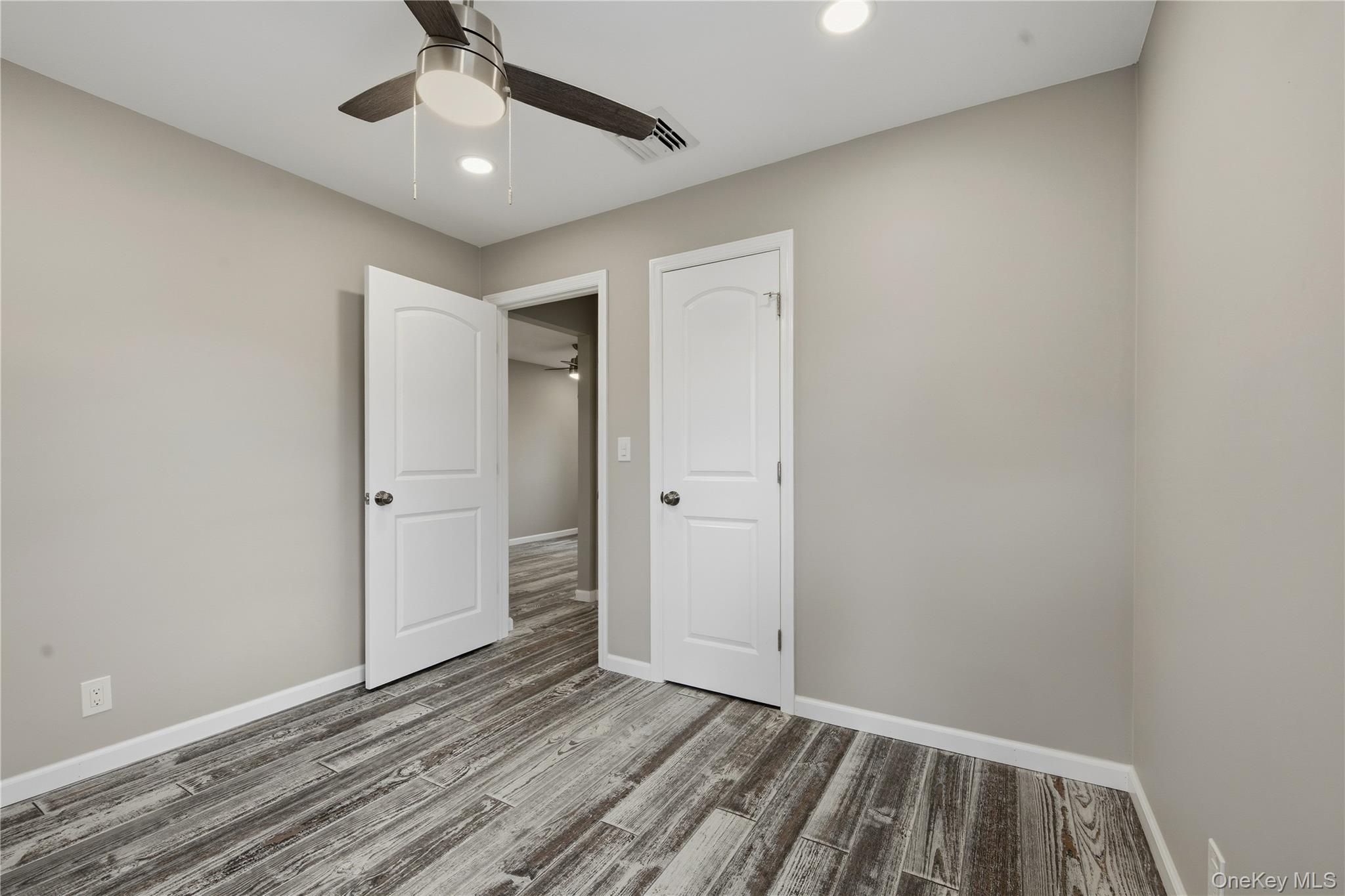 #11 photo, 700 Hallock Avenue, מחוז סאפוק Port Jefferson Station , NY 11776