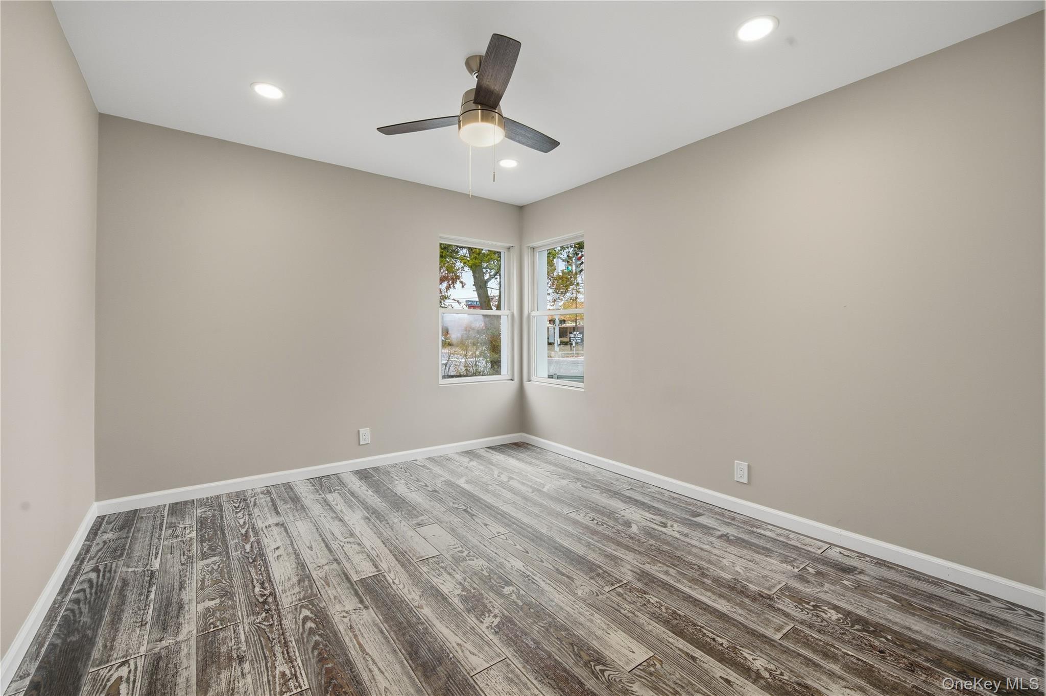 #12 photo, 700 Hallock Avenue, מחוז סאפוק Port Jefferson Station , NY 11776