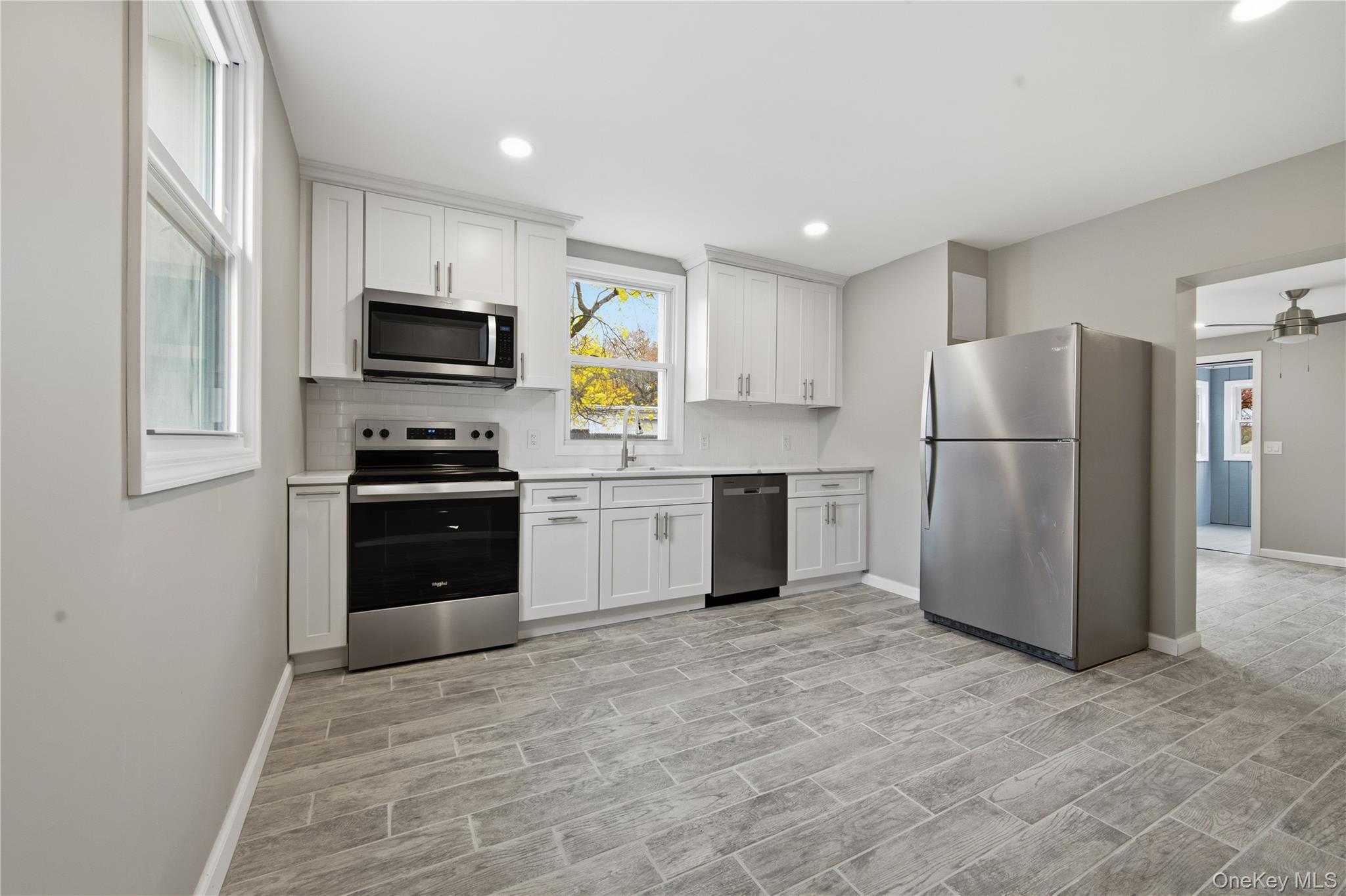 #3 photo, 700 Hallock Avenue, מחוז סאפוק Port Jefferson Station , NY 11776