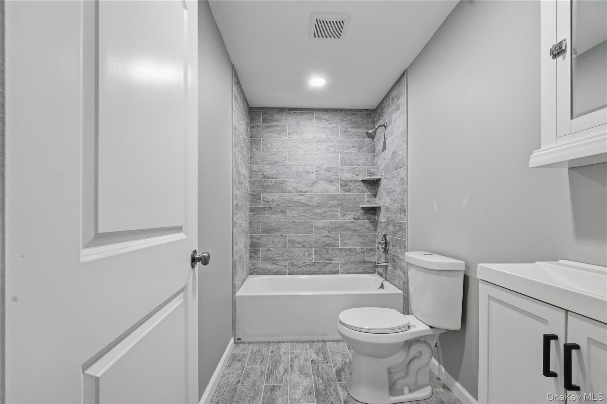 #6 photo, 700 Hallock Avenue, מחוז סאפוק Port Jefferson Station , NY 11776