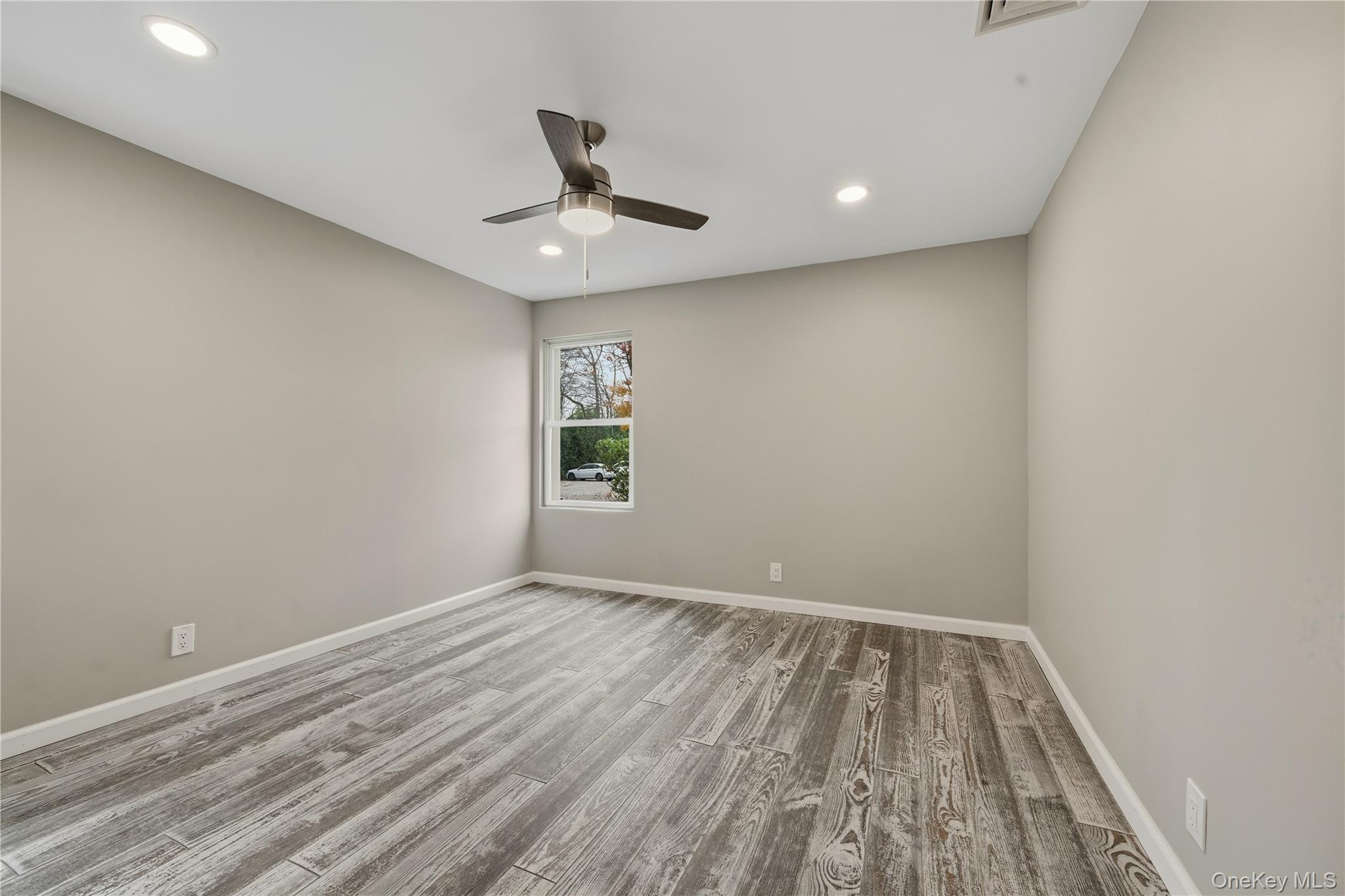 #8 photo, 700 Hallock Avenue, מחוז סאפוק Port Jefferson Station , NY 11776