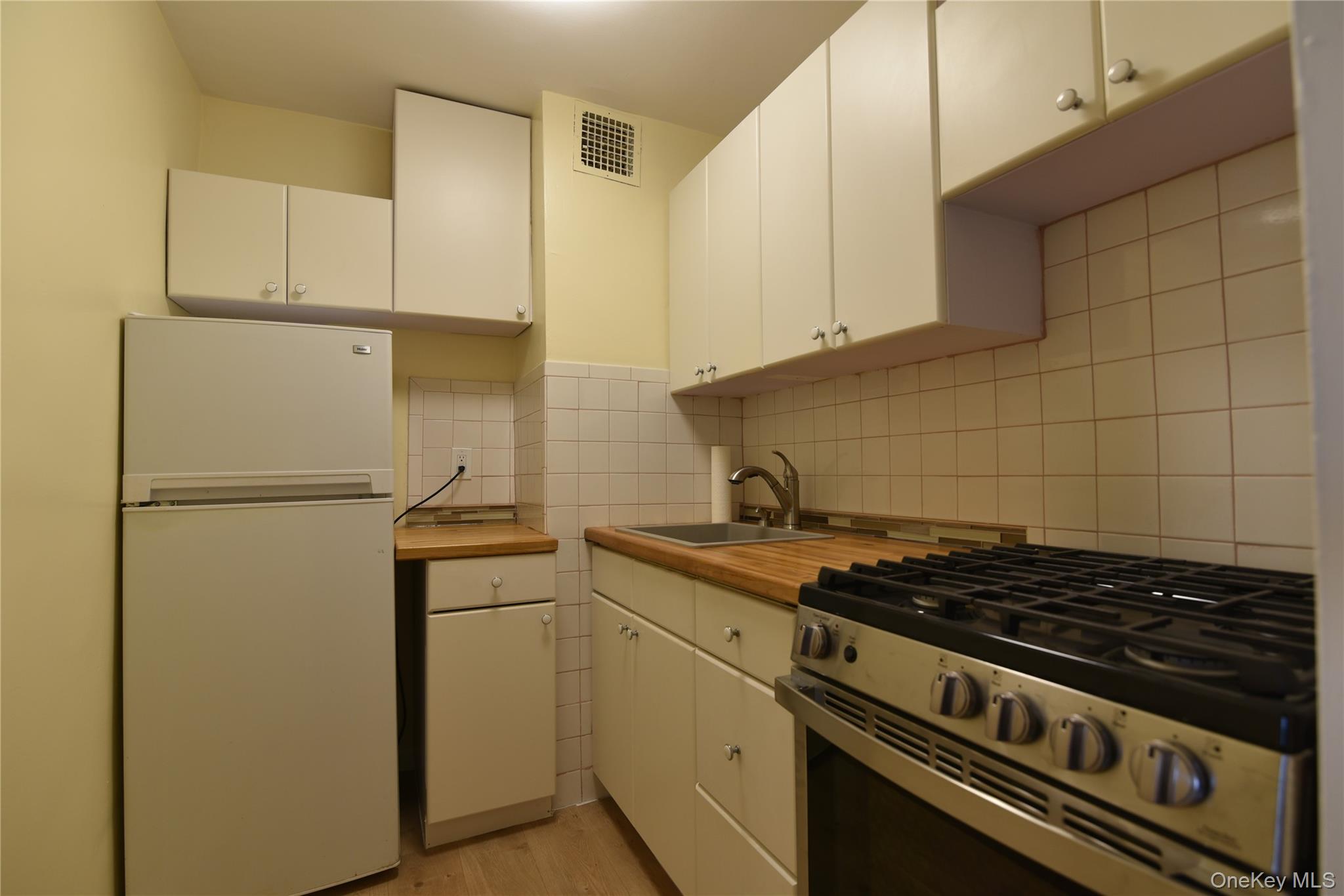 #13 photo, 54-44 Little Neck Parkway, Little Neck , NY 11362