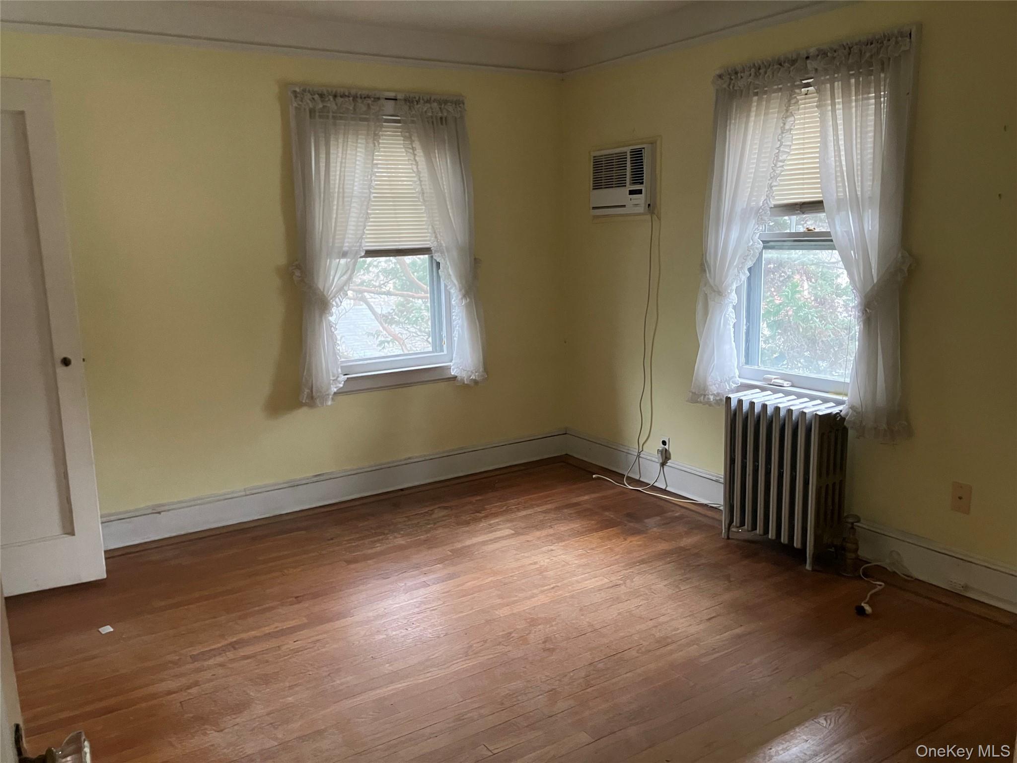 #17 photo, 4627 Jayson Avenue, Great Neck , NY 11020