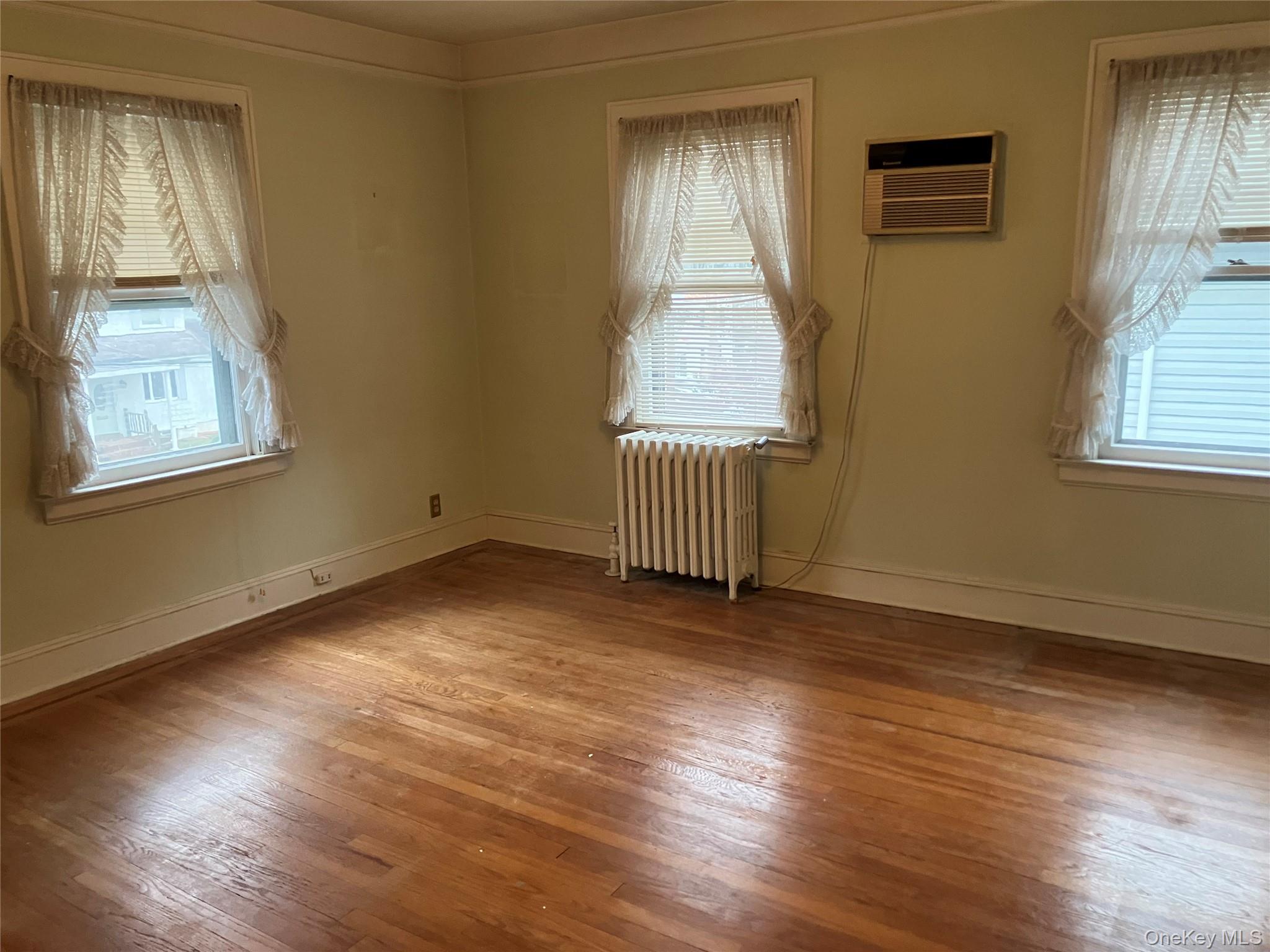 #18 photo, 4627 Jayson Avenue, Great Neck , NY 11020