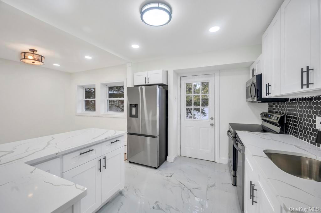 #8 photo, 2737 Sheila Court, East Meadow , NY 11554