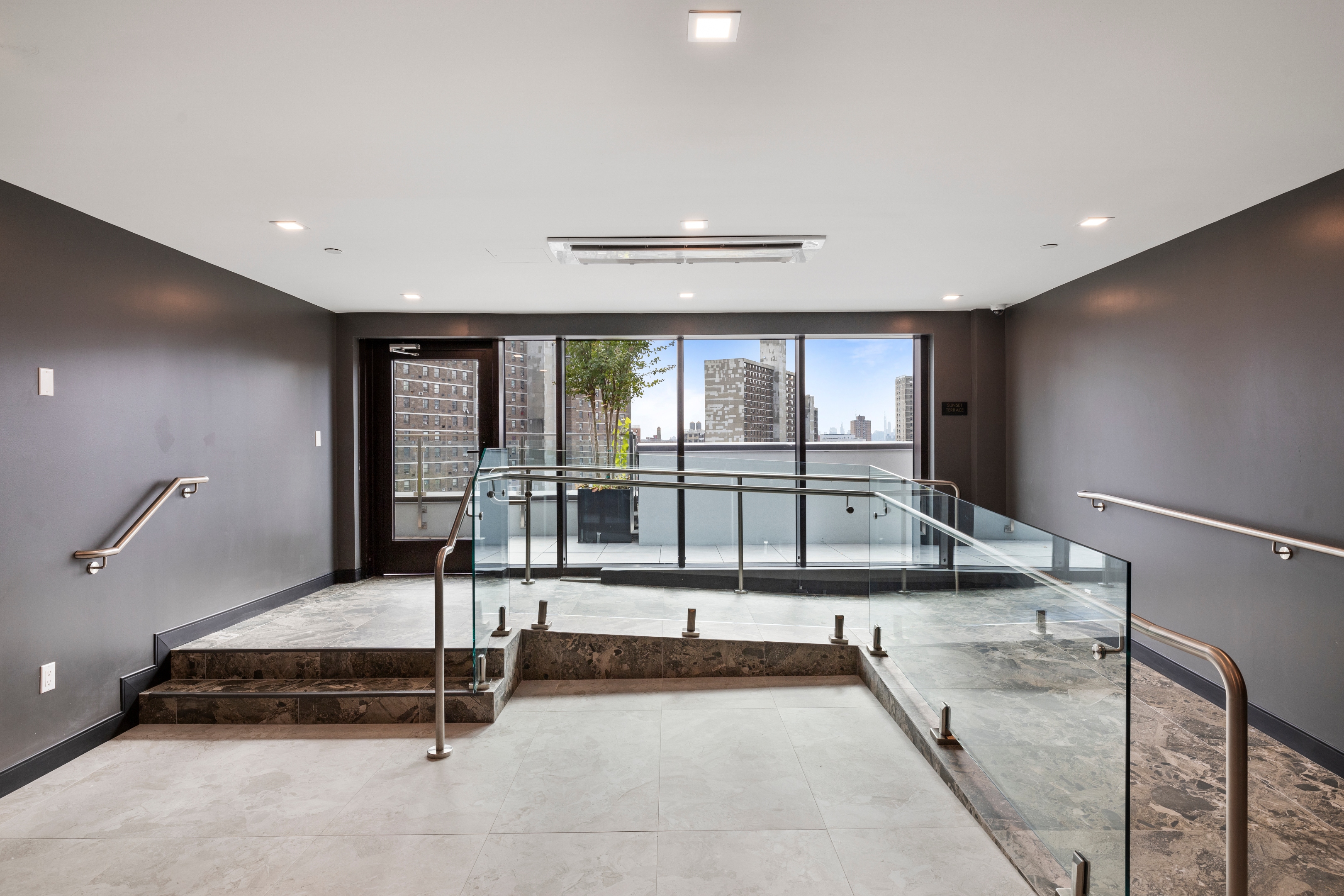 #19 photo, Bronx, 布朗士 Concourse Village , NY 10451