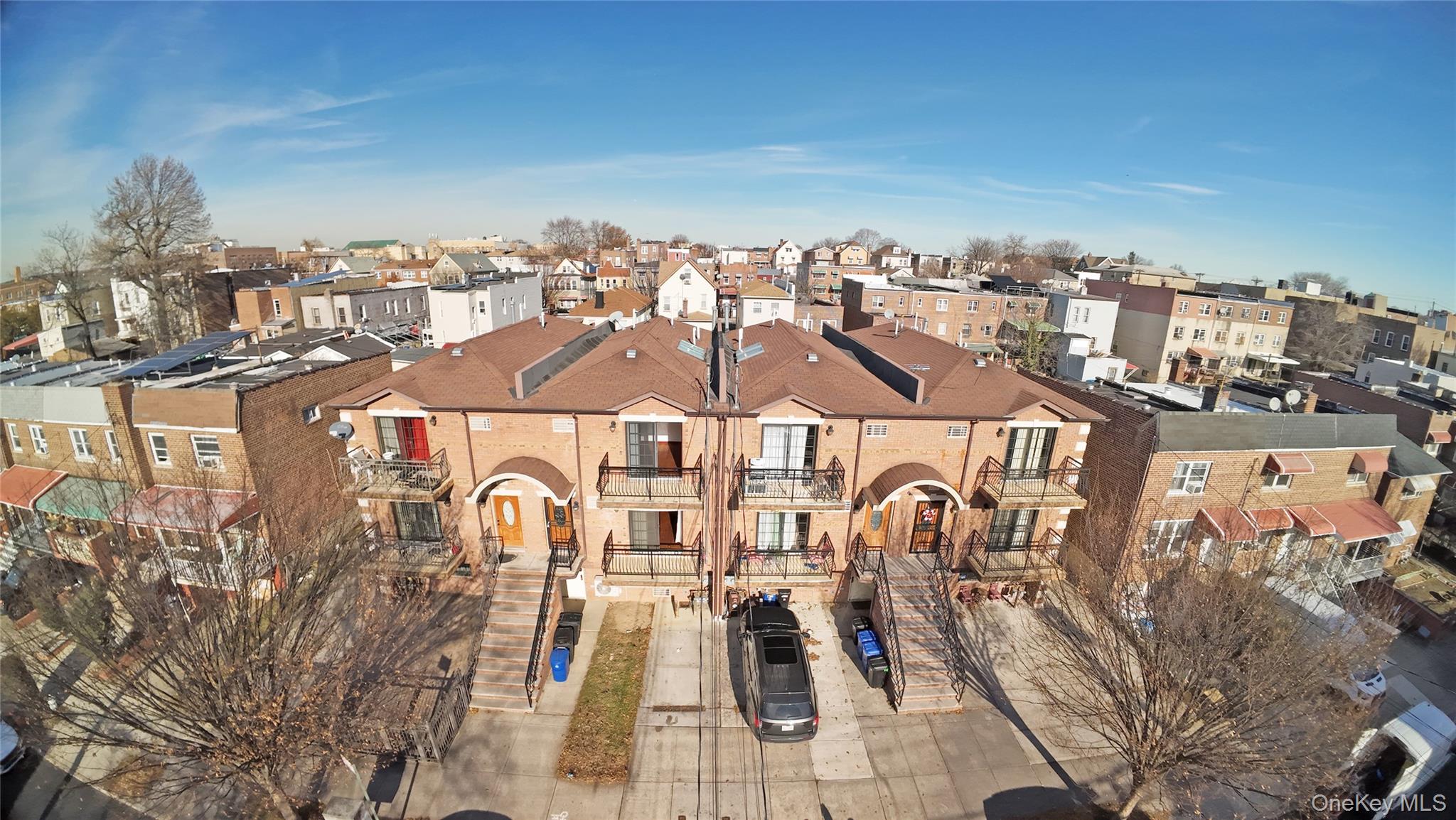 #1 photo, 931 E 215th Street, Bronx , NY 10469