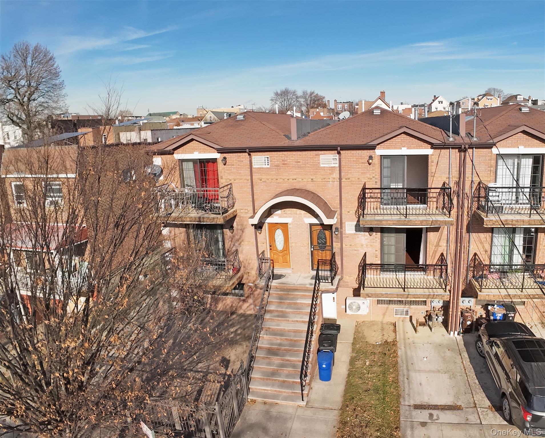 #2 photo, 931 E 215th Street, Bronx , NY 10469