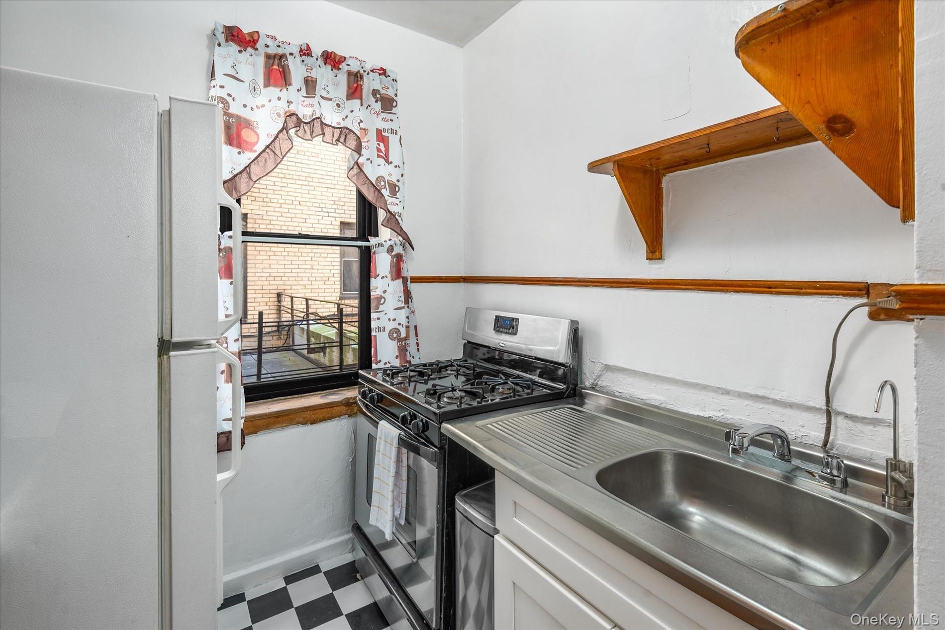 #8 photo, 251 Seaman Avenue, मैनहटन New York (Manhattan) , NY 10034