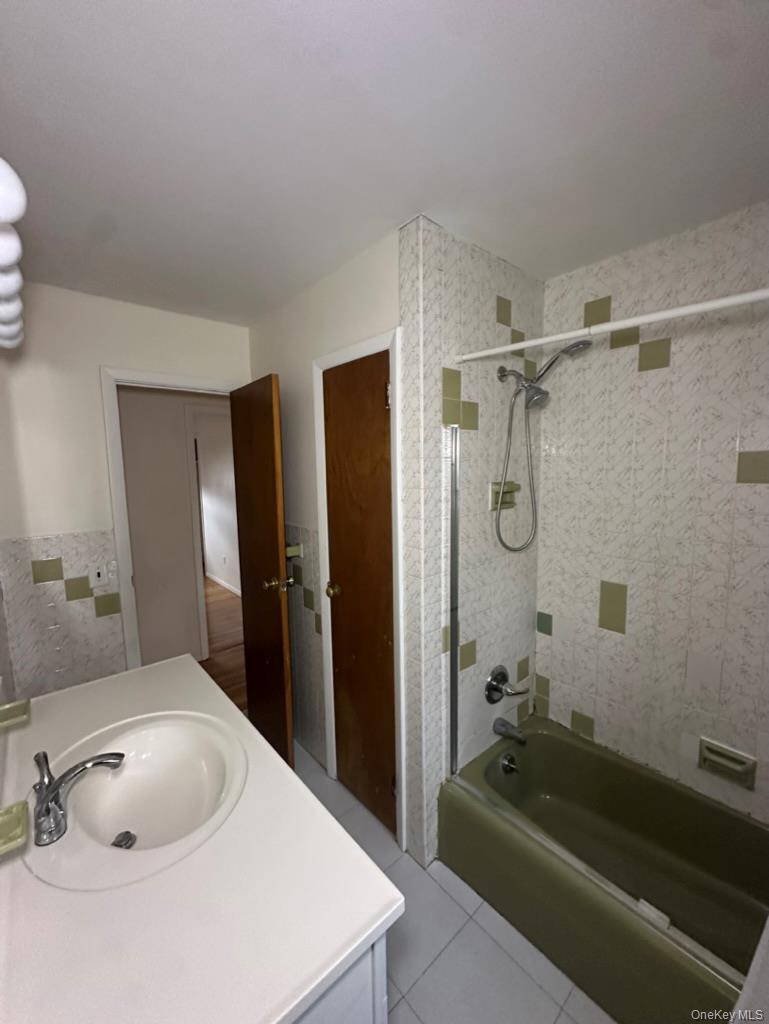 #7 photo, 29 Hendrick Avenue, Glen Cove , NY 11542