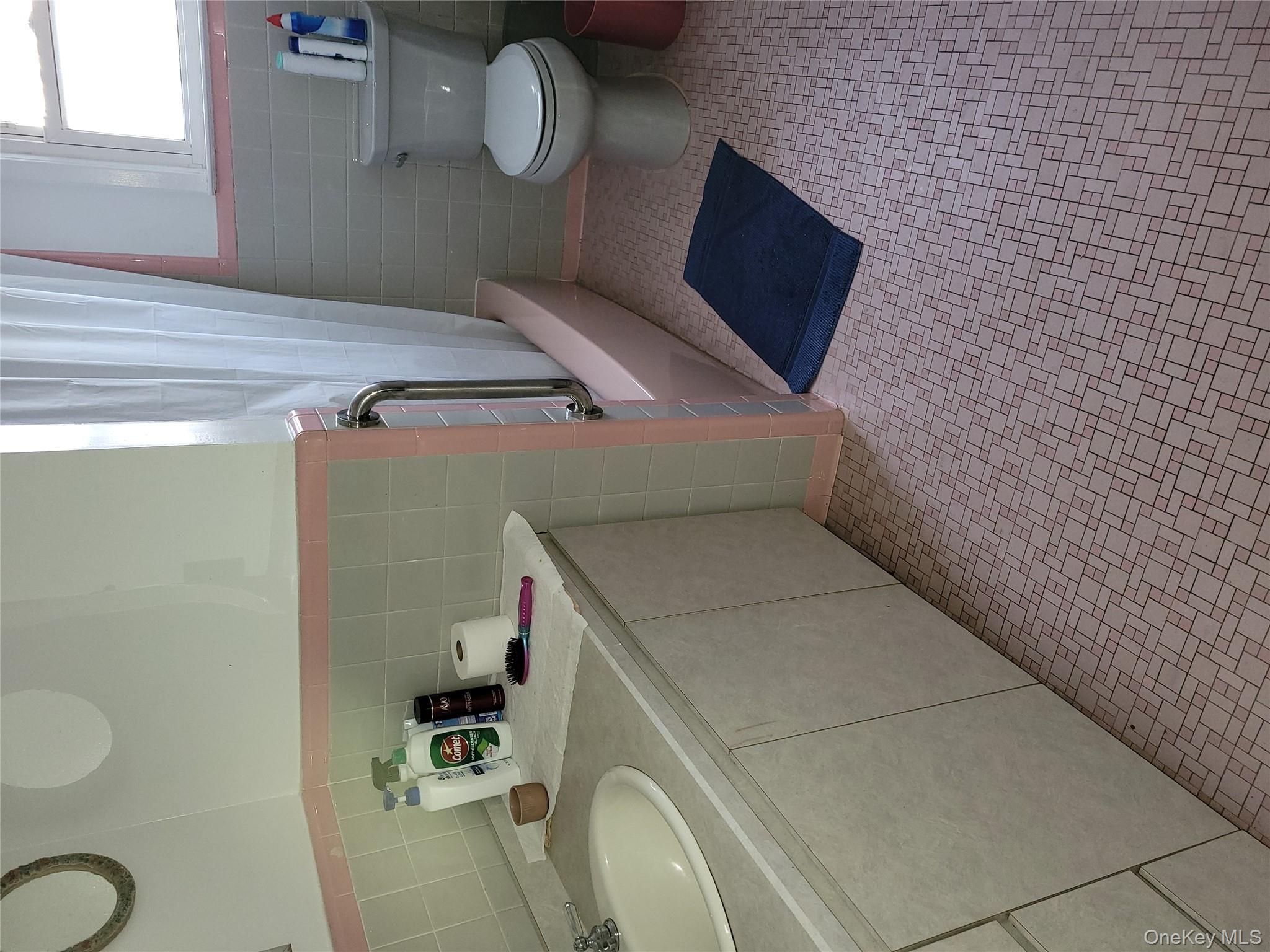 #7 photo, 65 Marie Street, מחוז סאפוק Lindenhurst , NY 11757