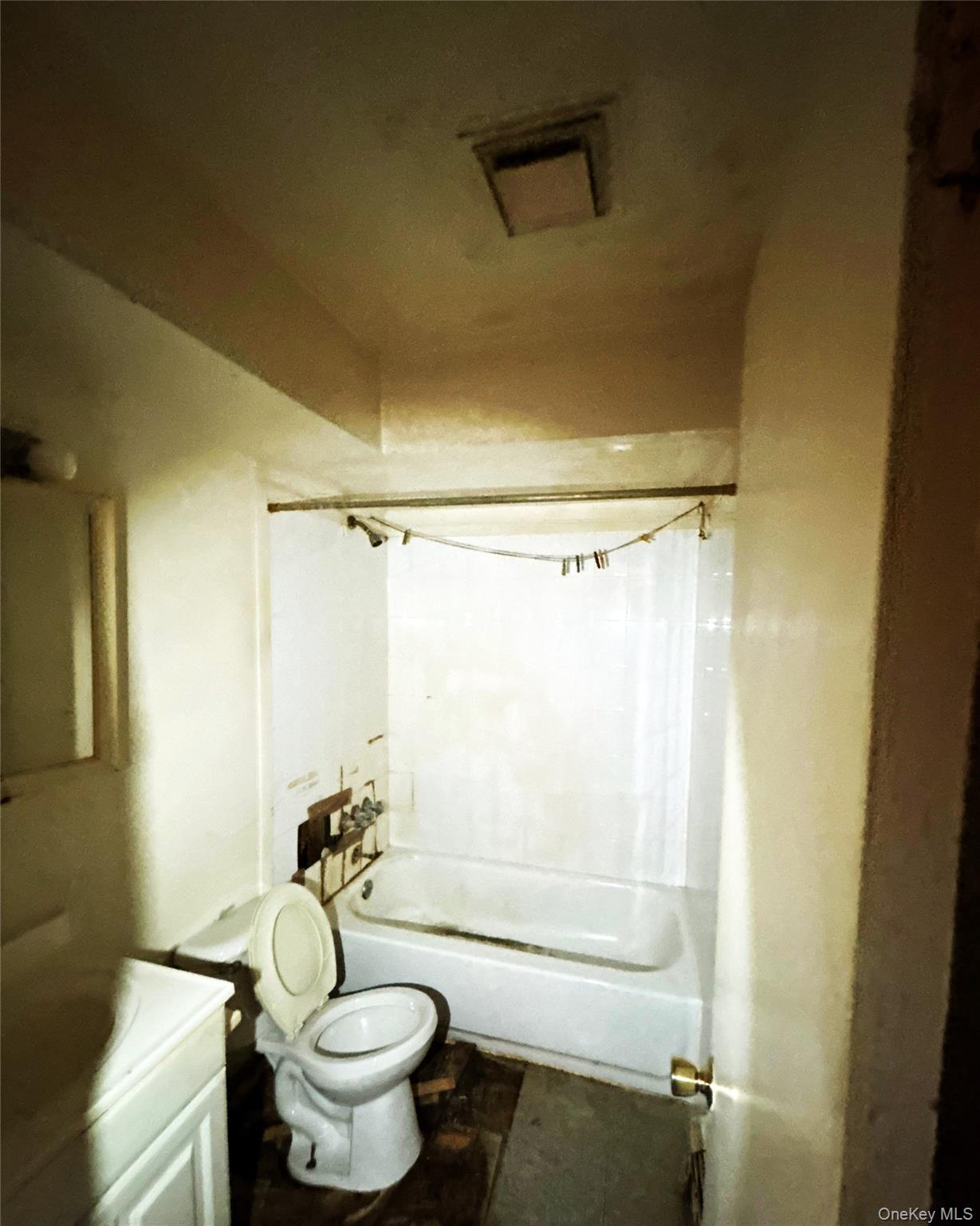 #10 photo, 2453 Union Boulevard, Islip , NY 11751