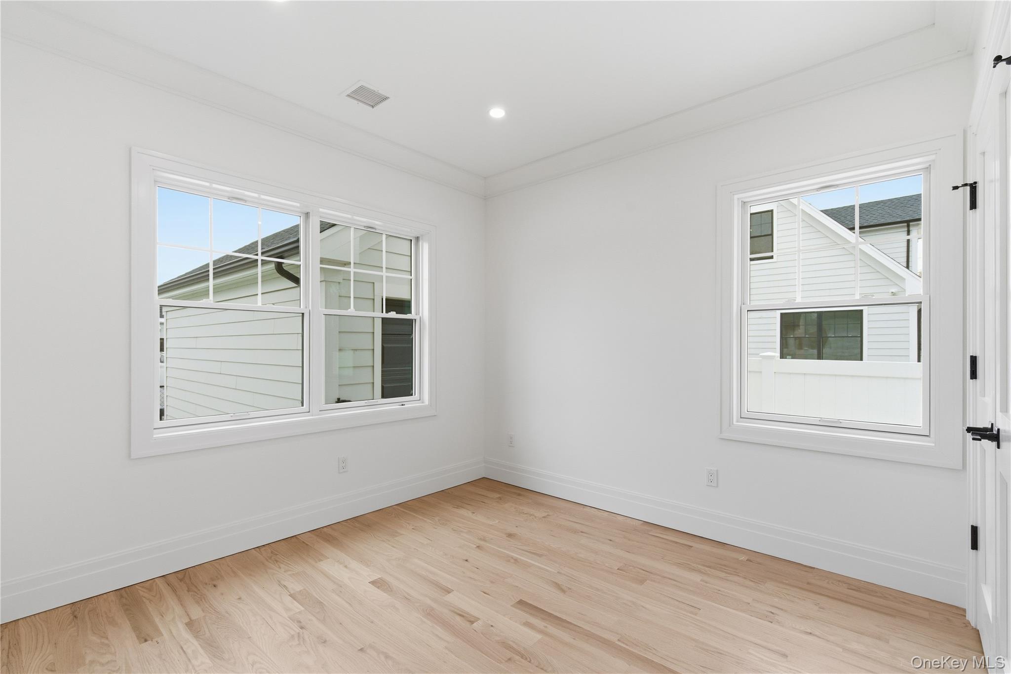 #12 photo, 42 Alice Court, 長島 East Rockaway , NY 11518