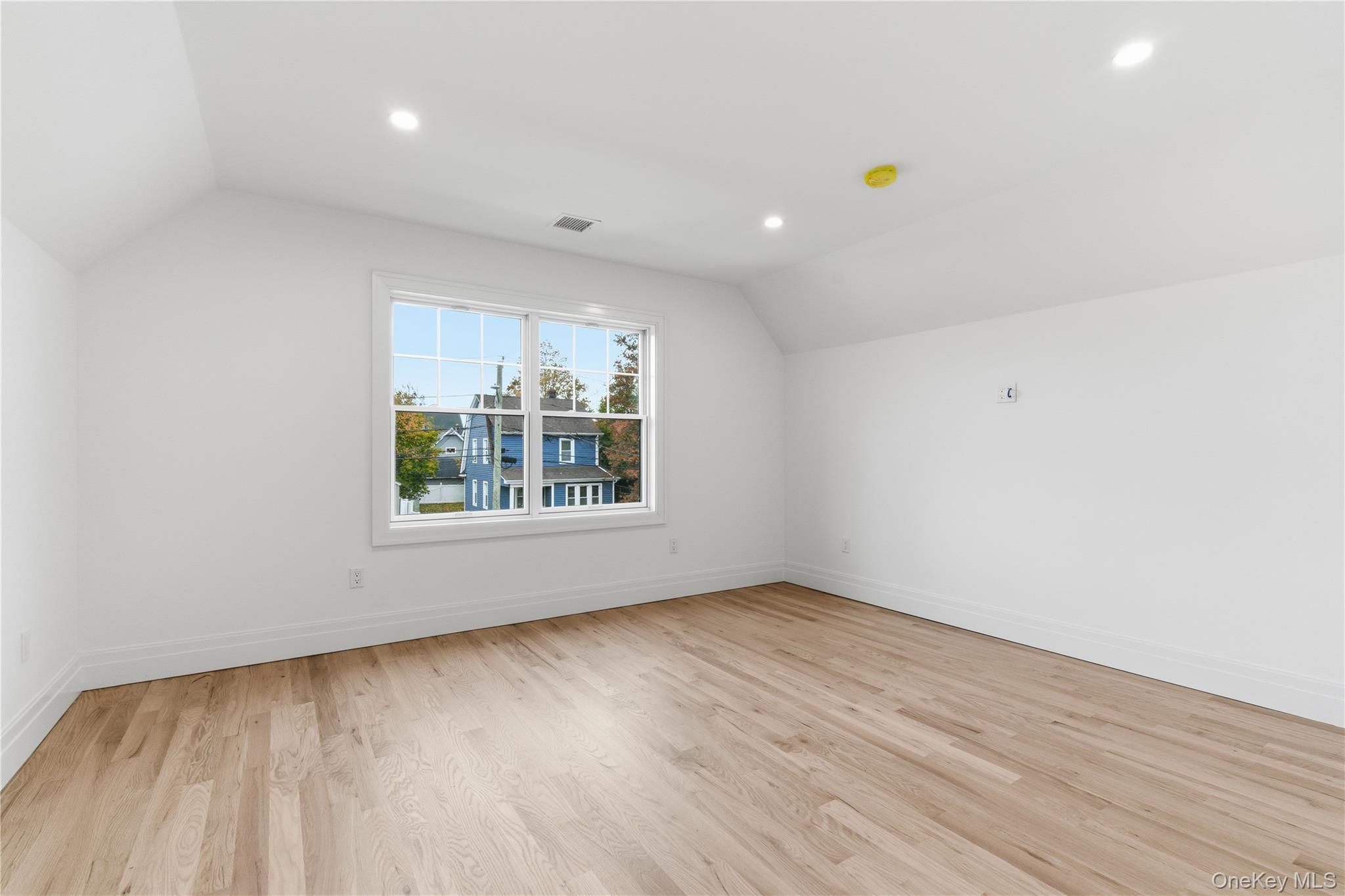 #13 photo, 42 Alice Court, 長島 East Rockaway , NY 11518