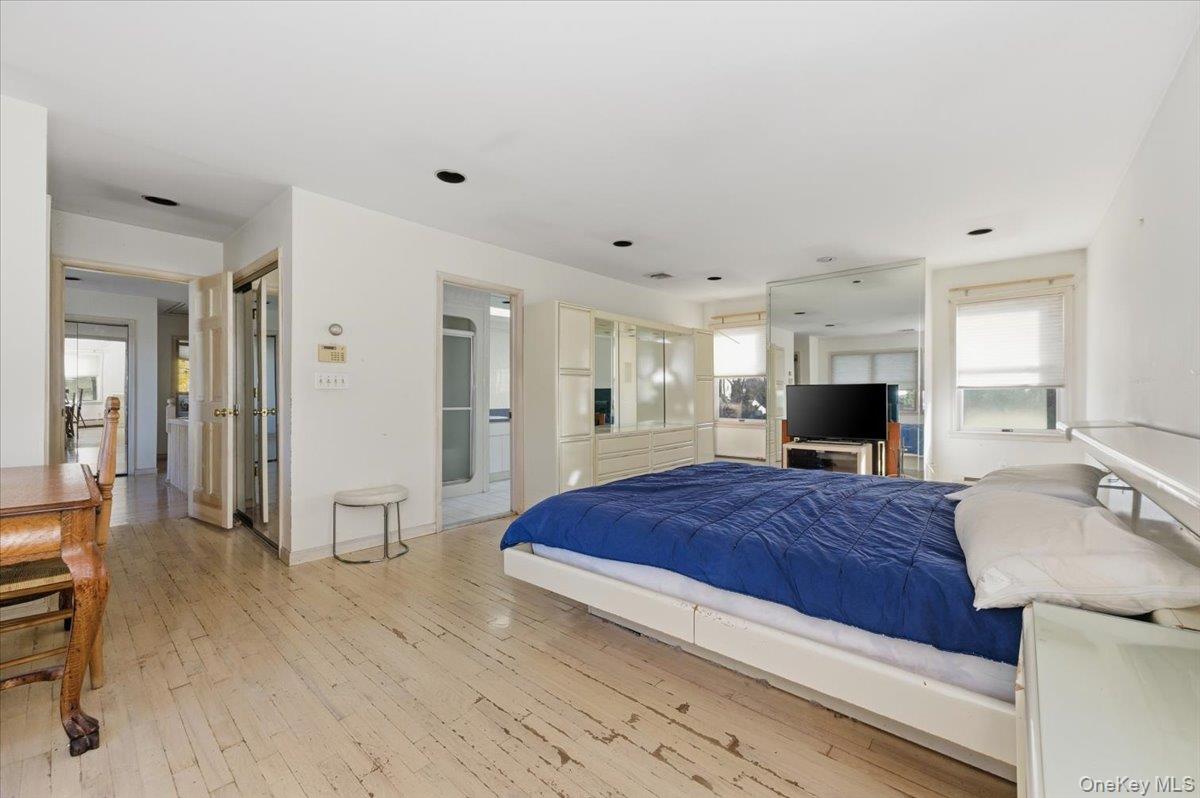 #15 photo, 467 W Broadway, Cedarhurst , NY 11516