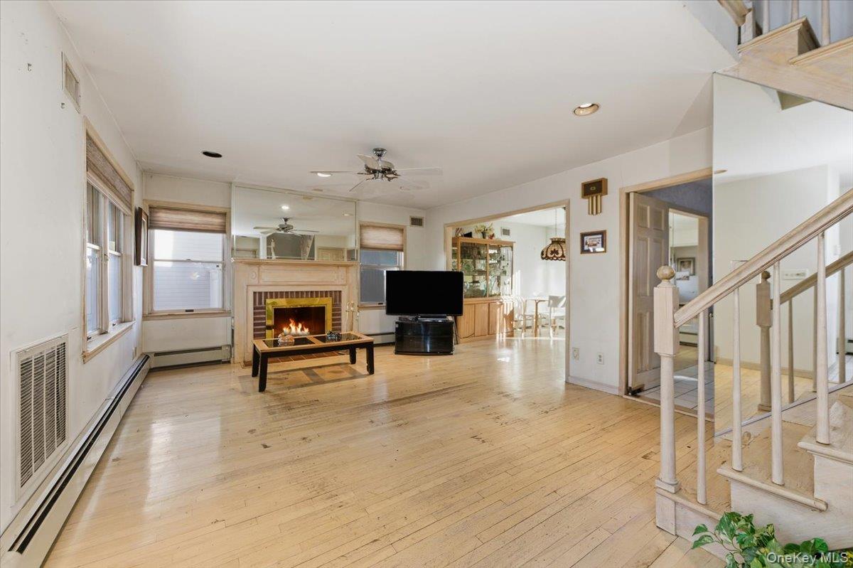 #5 photo, 467 W Broadway, Cedarhurst , NY 11516