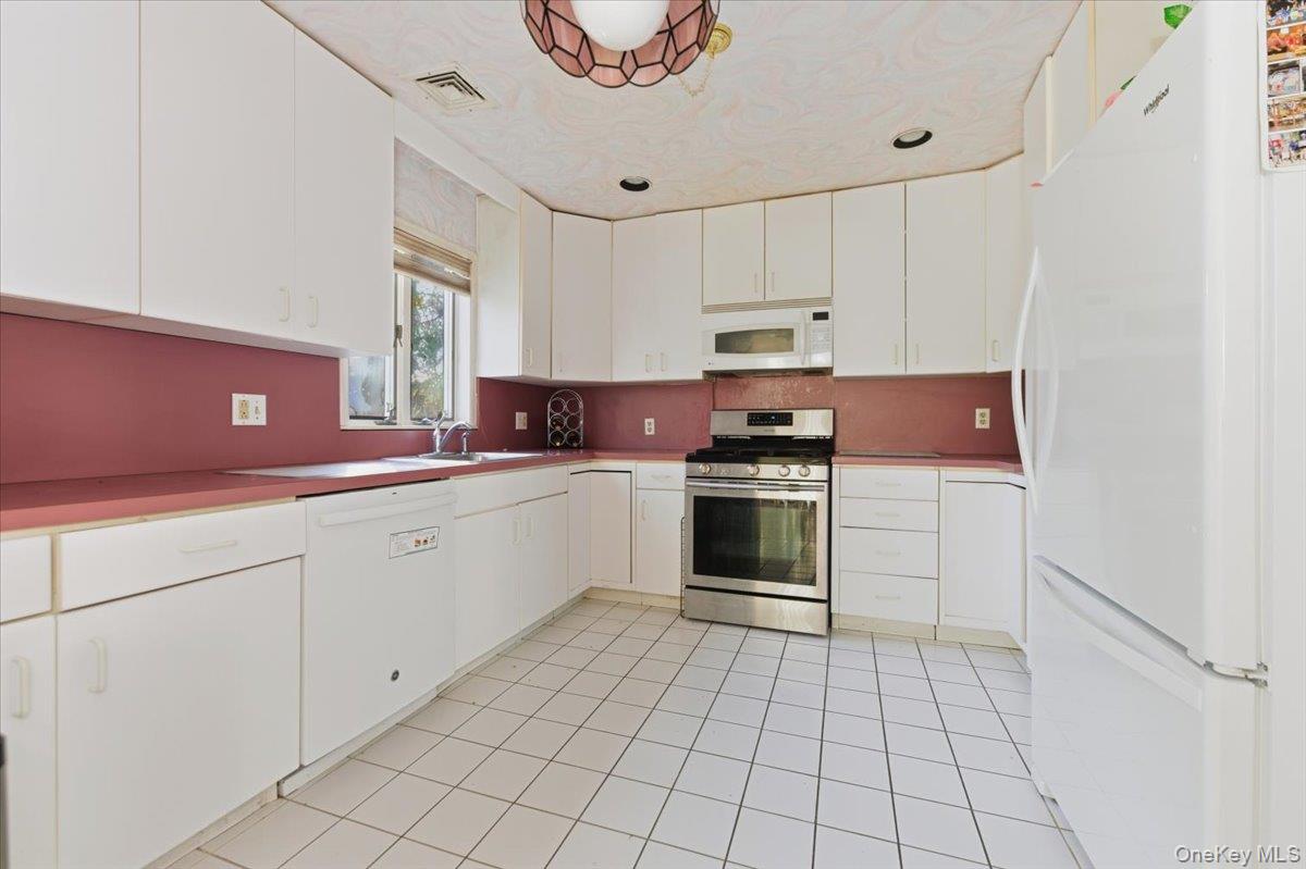 #8 photo, 467 W Broadway, Cedarhurst , NY 11516