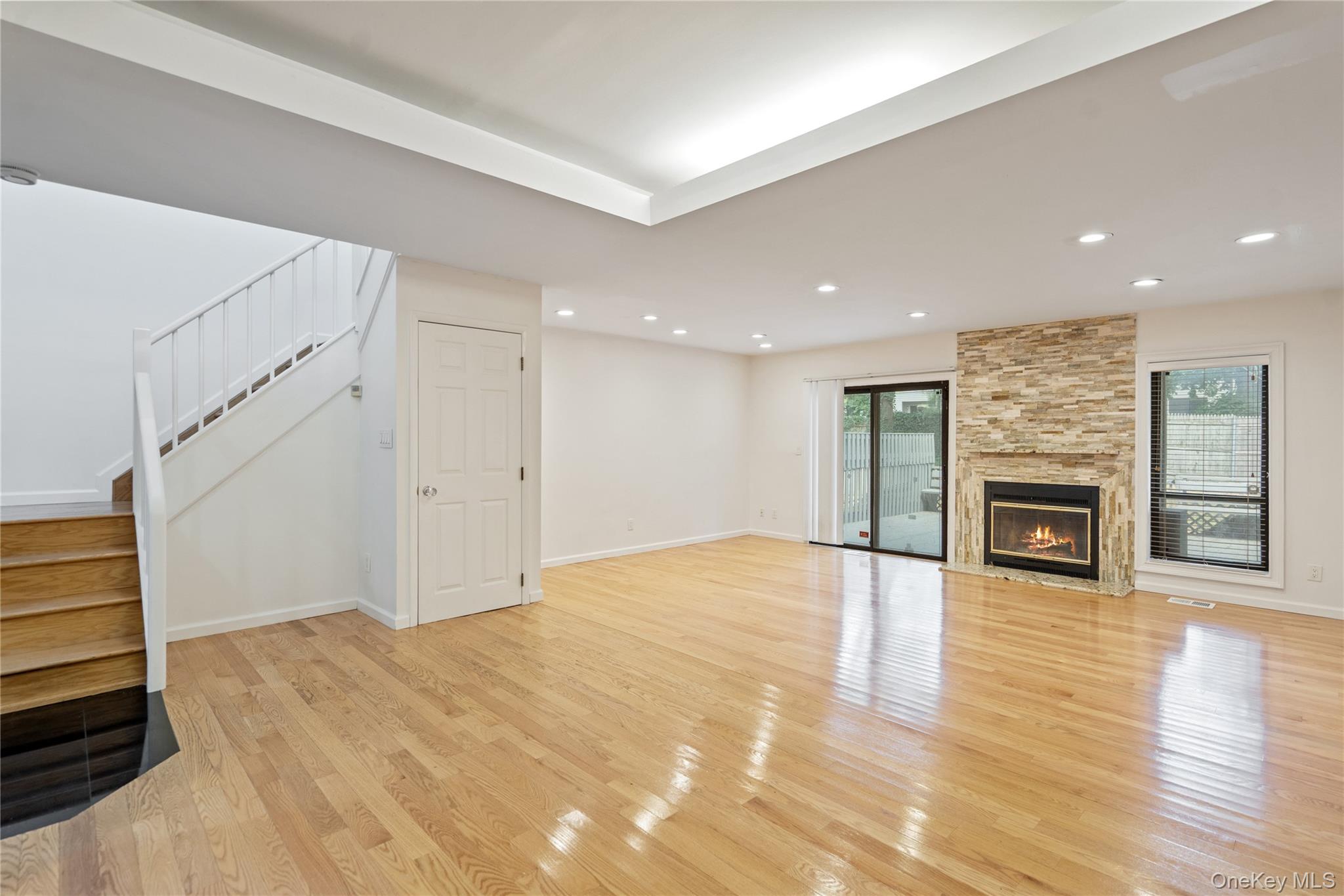 #2 photo, 236 Hamlet Drive, Jericho , NY 11753