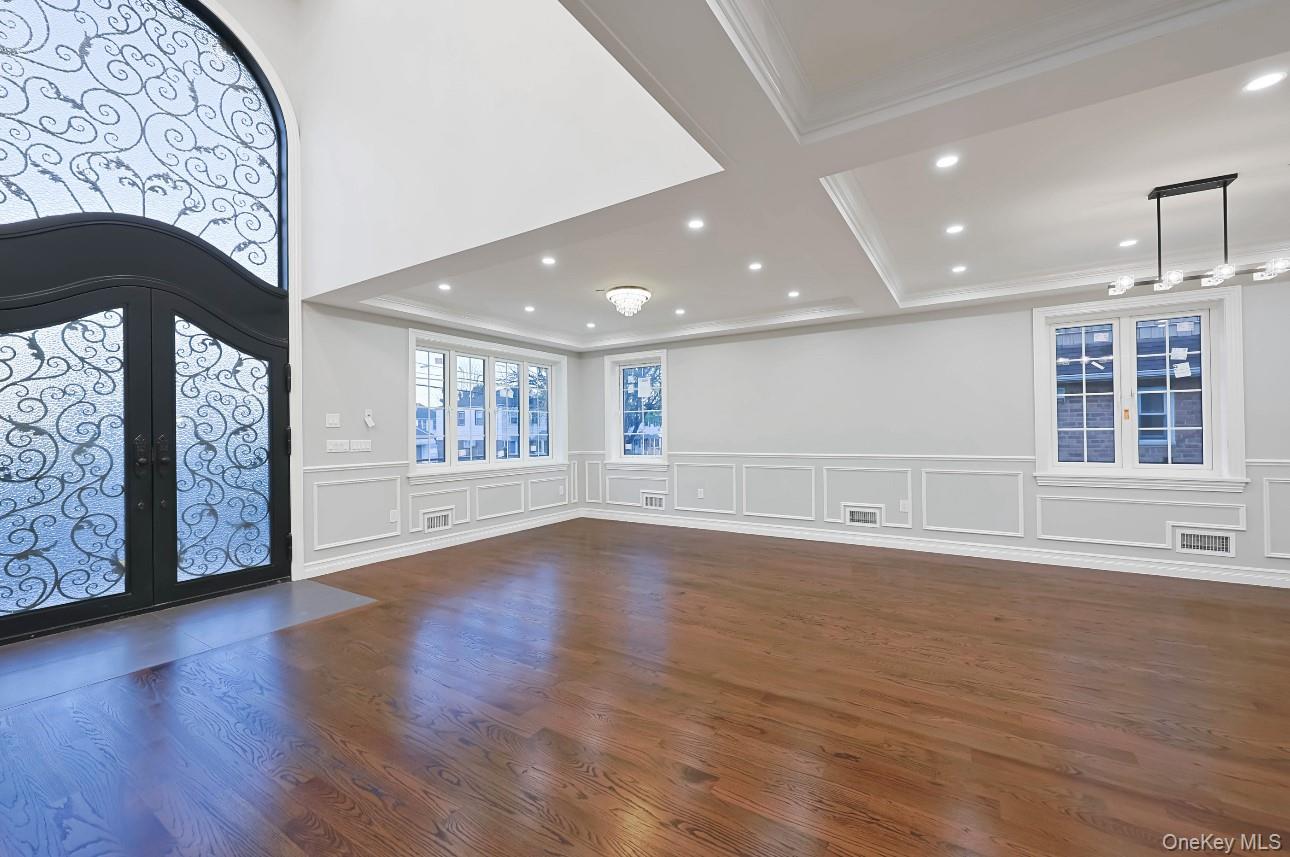 #15 photo, 40-11 202nd Street, Bayside , NY 11361