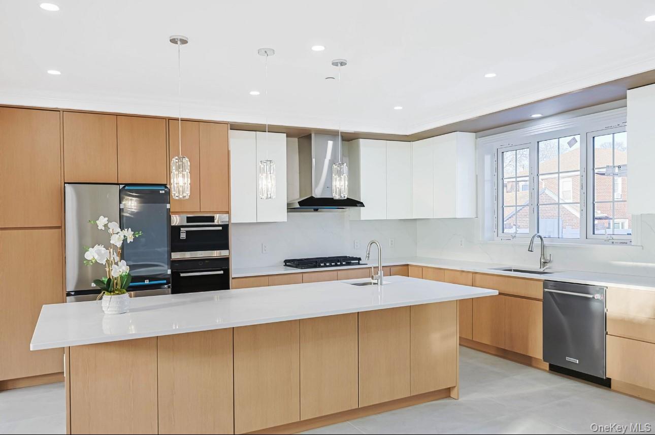 #6 photo, 40-11 202nd Street, Bayside , NY 11361