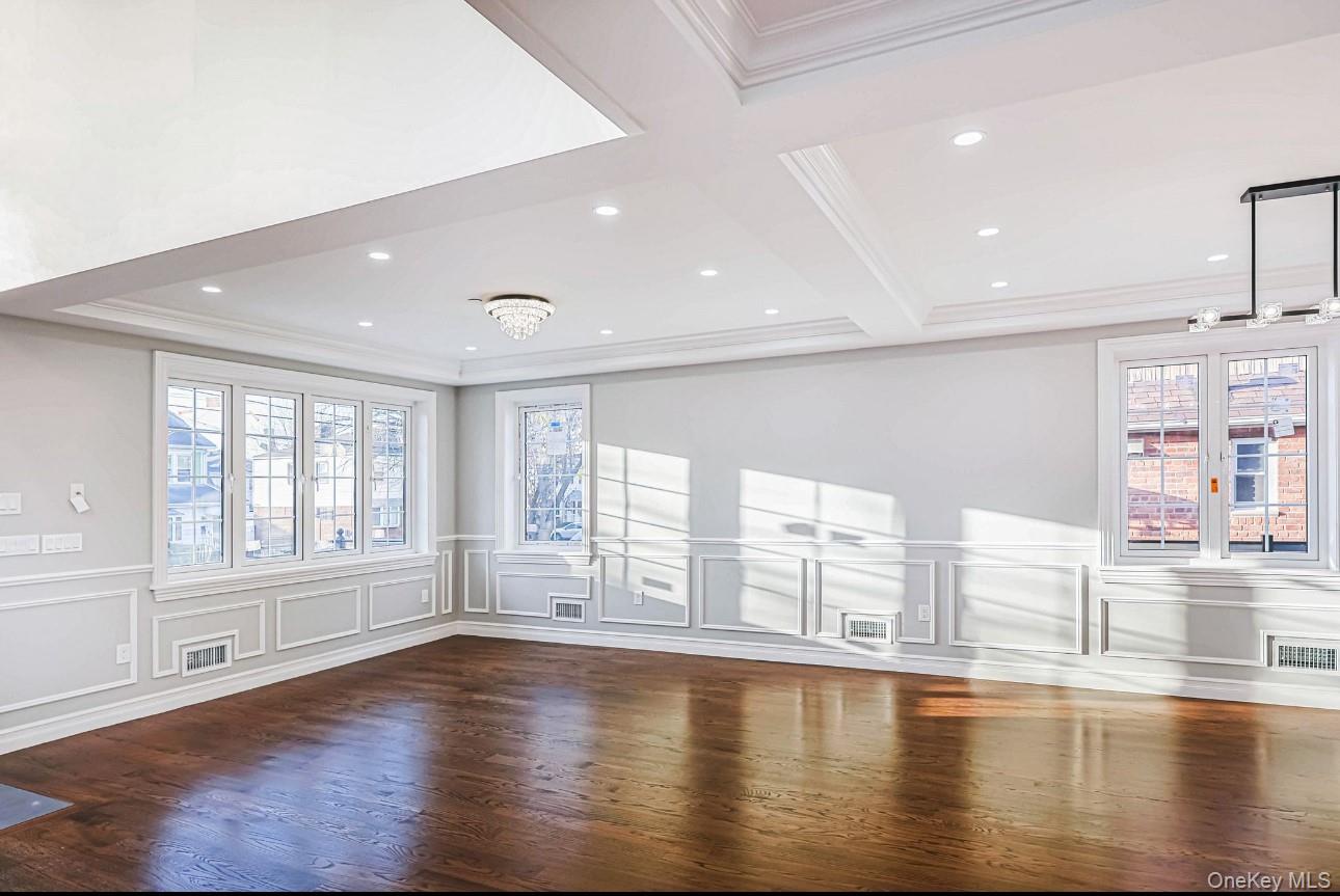 #7 photo, 40-11 202nd Street, Bayside , NY 11361