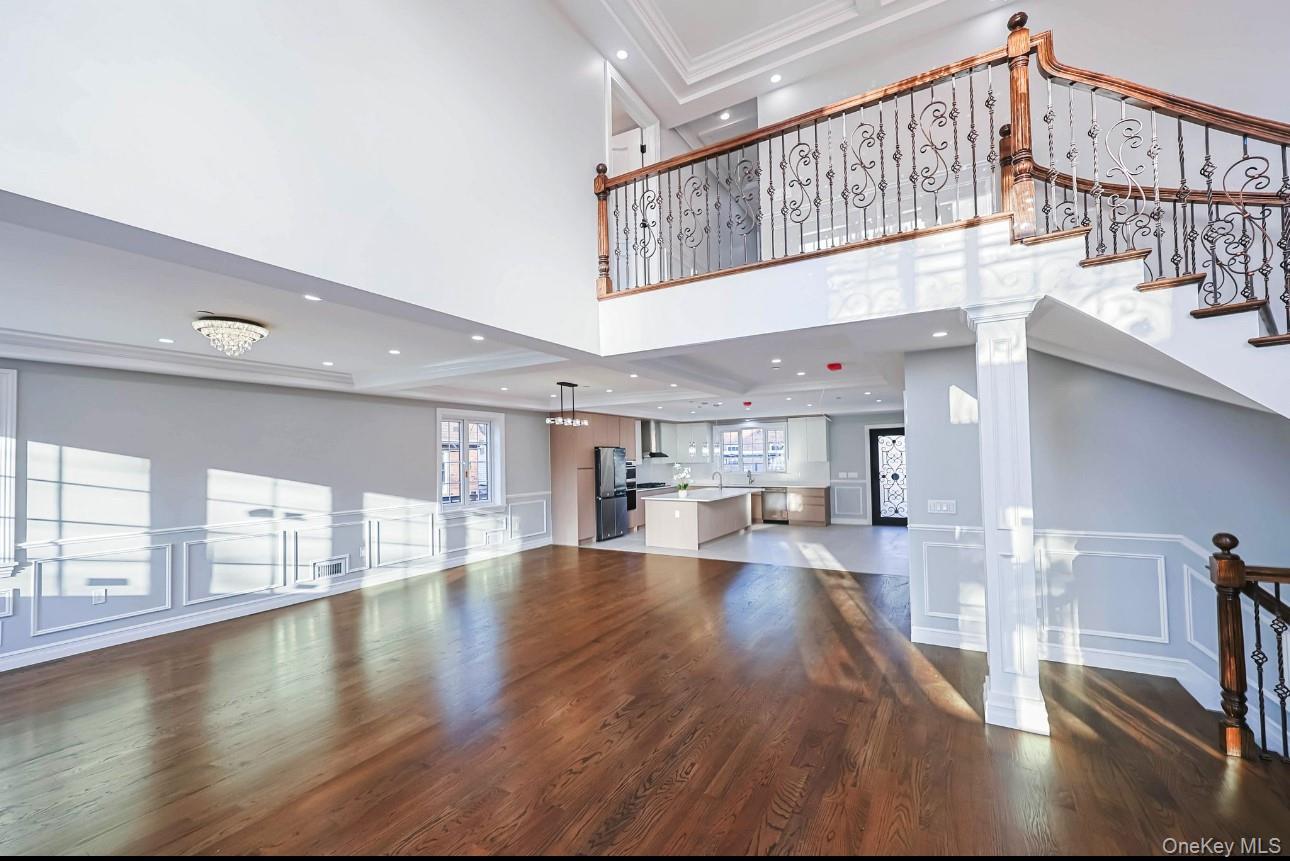 #8 photo, 40-11 202nd Street, Bayside , NY 11361