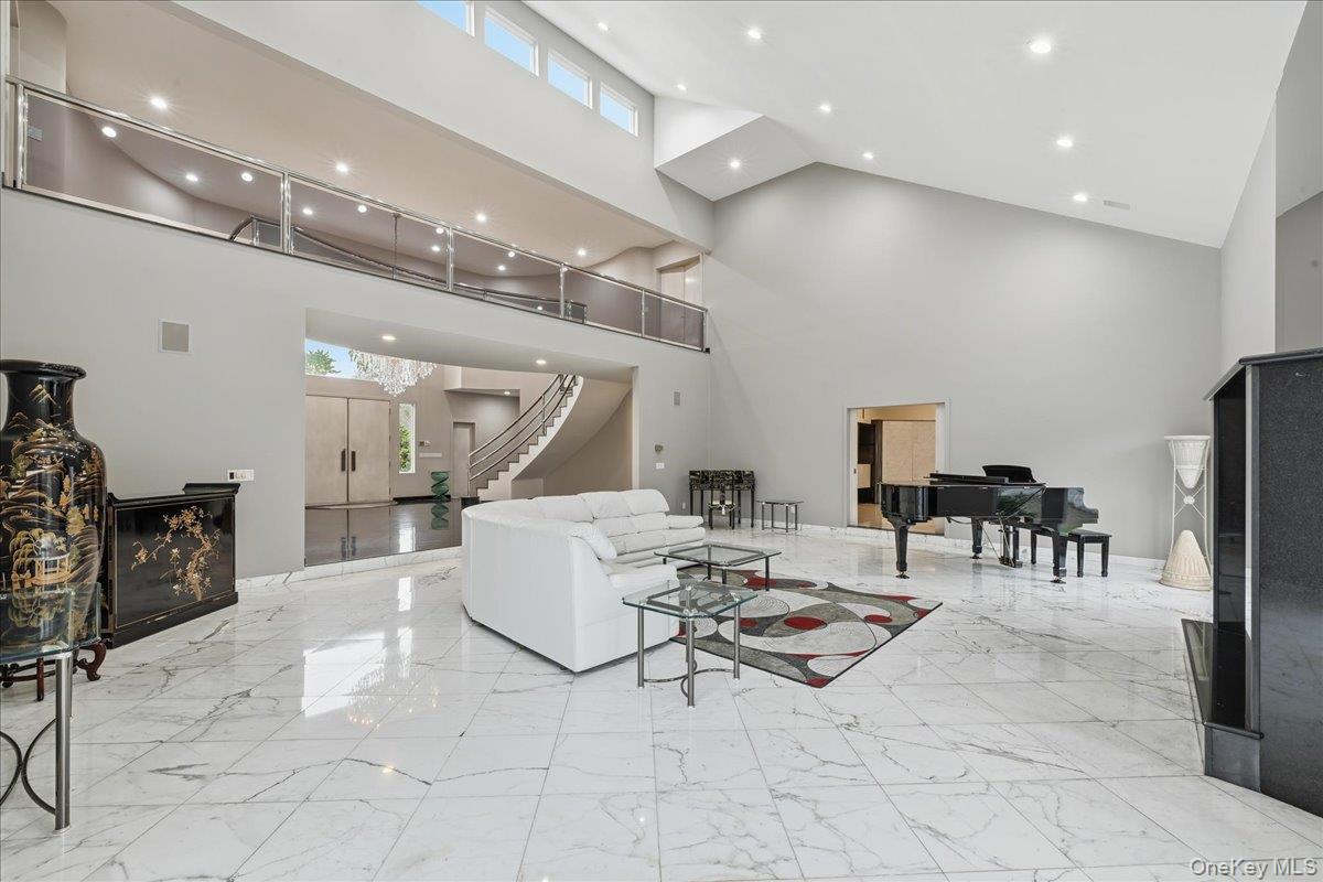 #11 photo, 1 Private Lane, Old Brookville , NY 11545