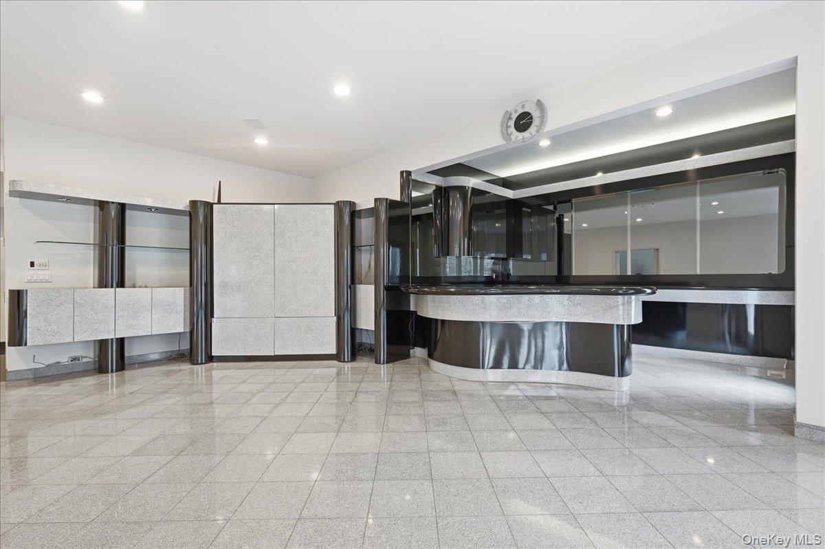 #19 photo, 1 Private Lane, Old Brookville , NY 11545