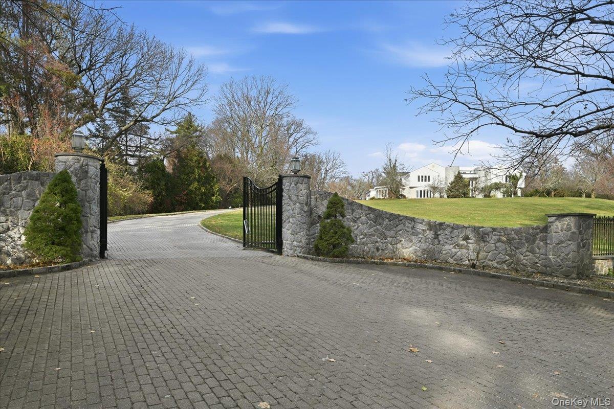 #2 photo, 1 Private Lane, Old Brookville , NY 11545