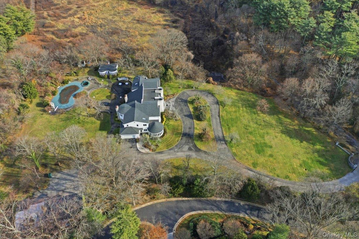 #5 photo, 1 Private Lane, Old Brookville , NY 11545