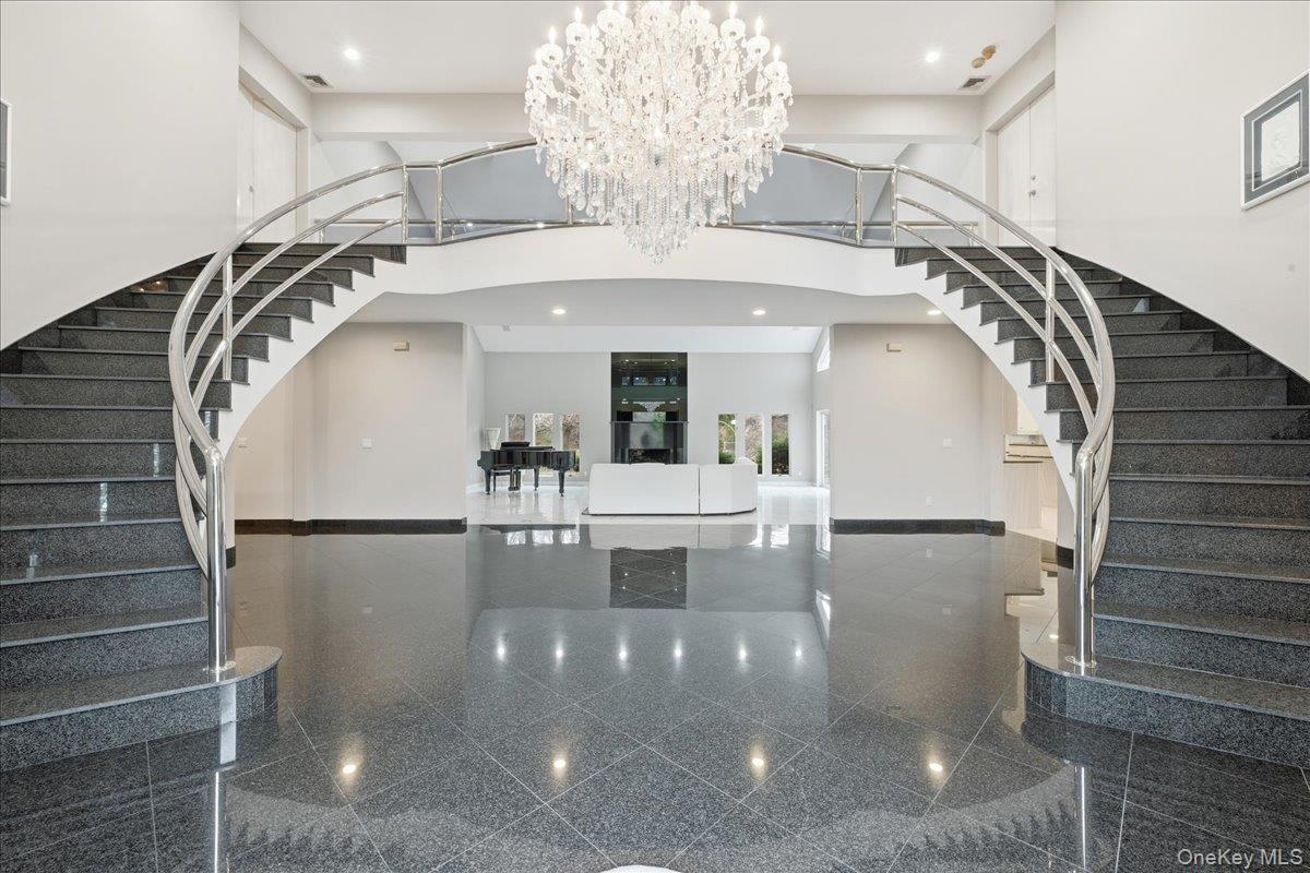 #6 photo, 1 Private Lane, Old Brookville , NY 11545